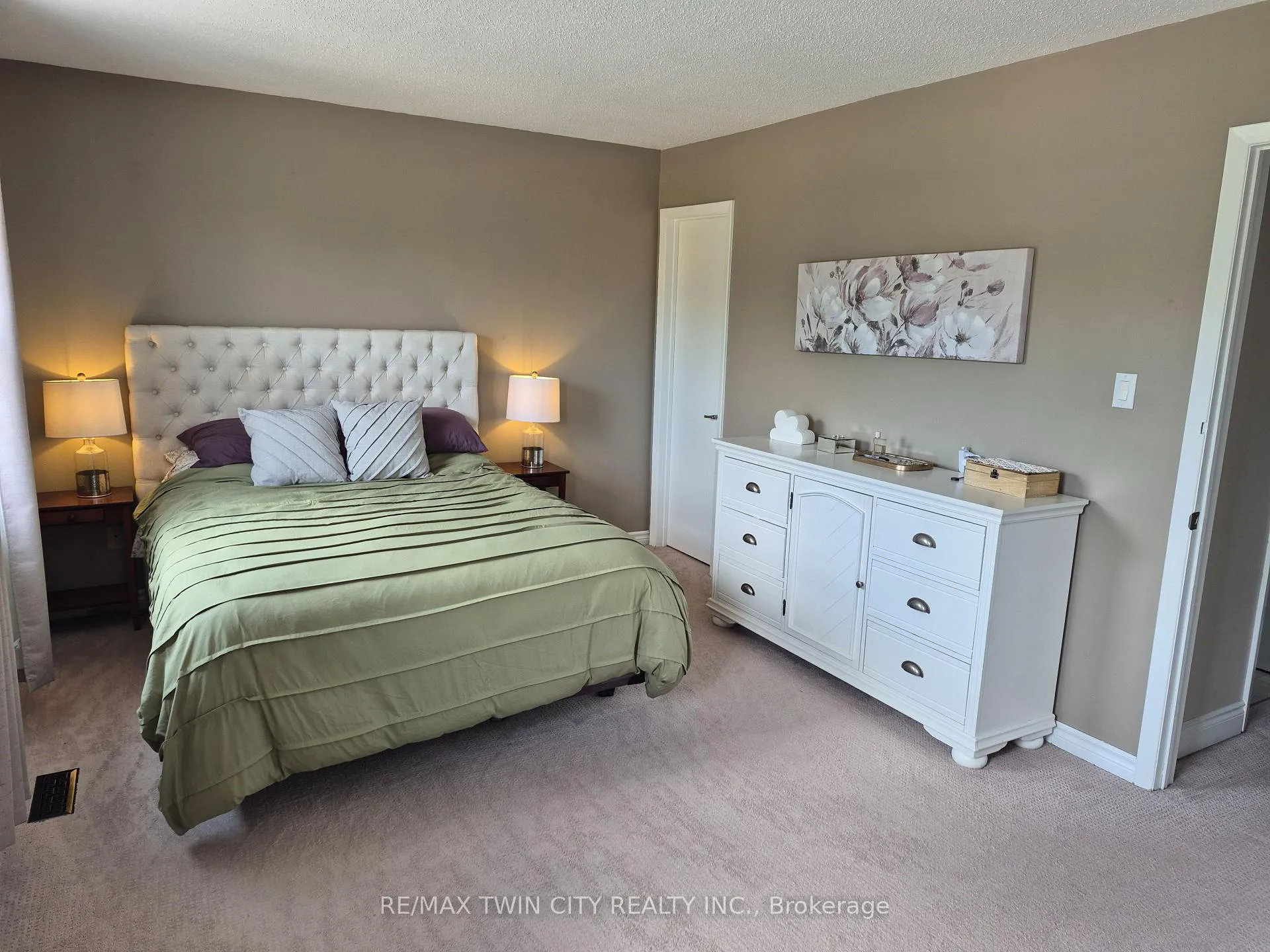 Photo 11 of 384 Pioneer Drive, Kitchener — HOMEH