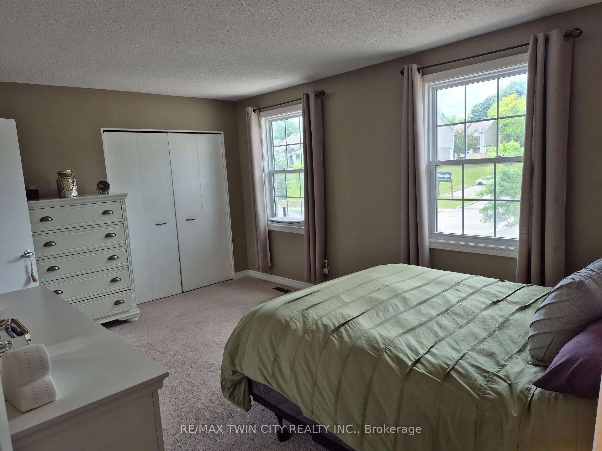 Photo 12 of 384 Pioneer Drive, Kitchener — HOMEH