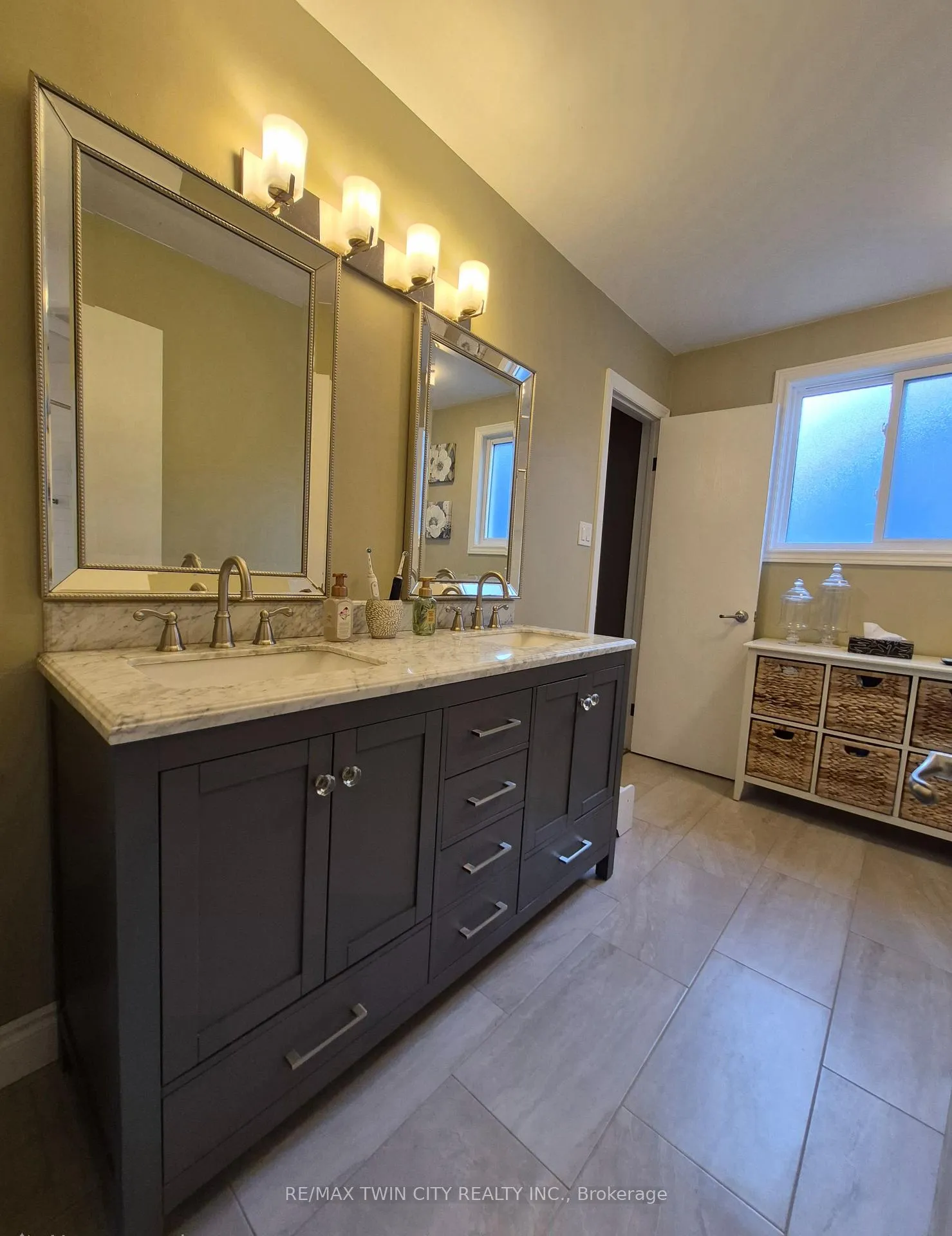 Photo 16 of 384 Pioneer Drive, Kitchener — HOMEH