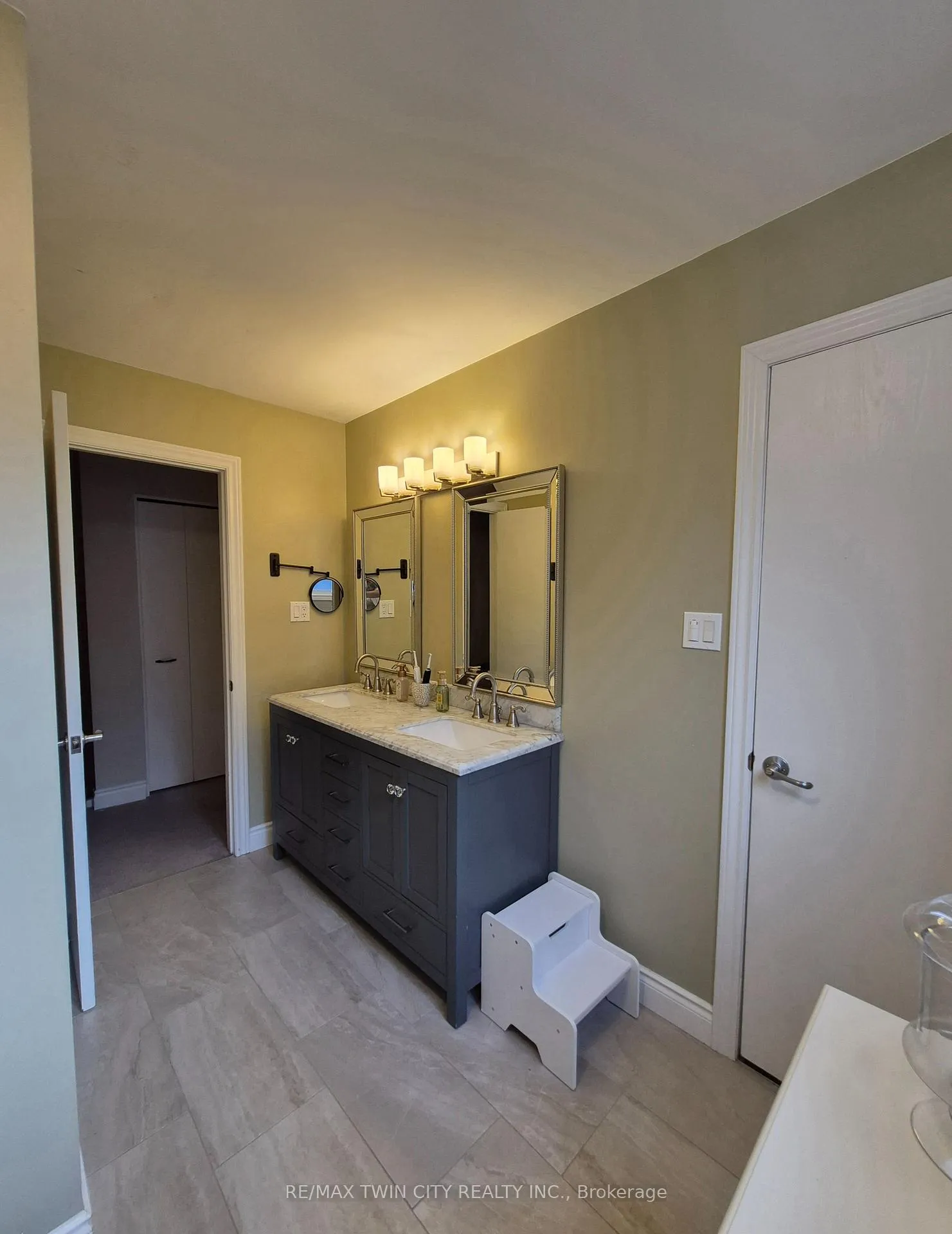 Photo 17 of 384 Pioneer Drive, Kitchener — HOMEH