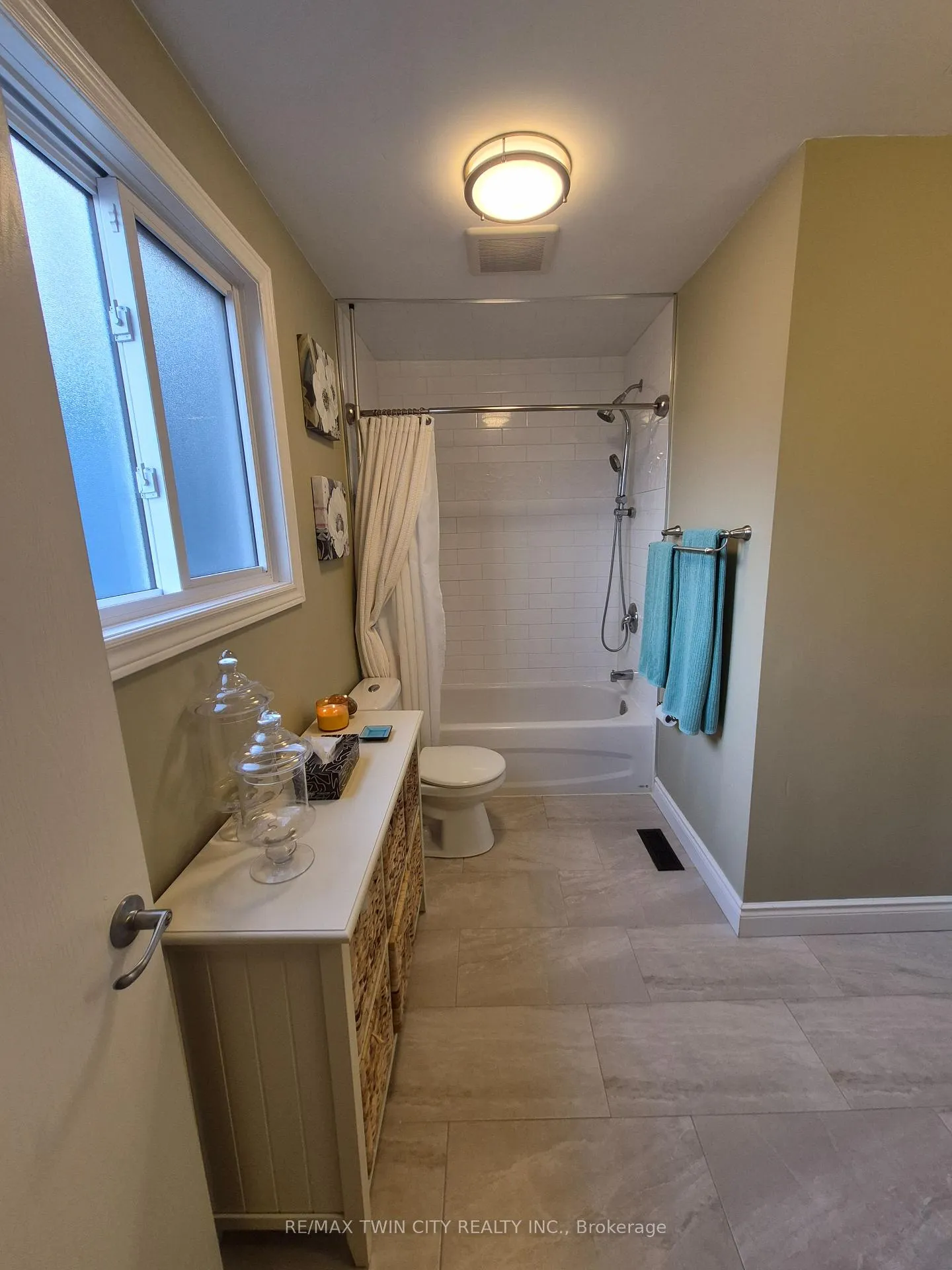 Photo 18 of 384 Pioneer Drive, Kitchener — HOMEH