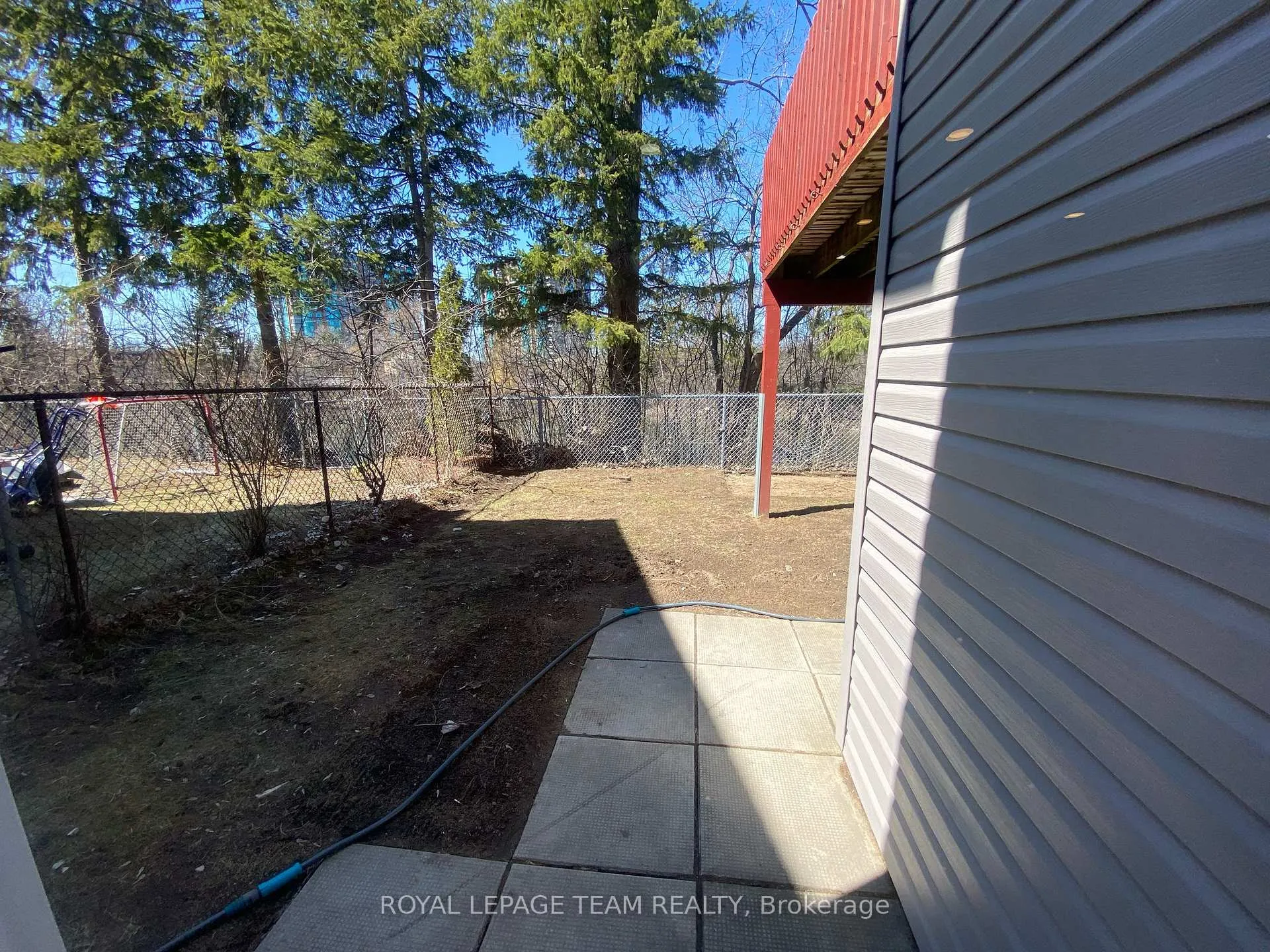 Photo 6 of Unit B, 32 Hackett Street, Ottawa, Hunt Club Woods — HOMEH
