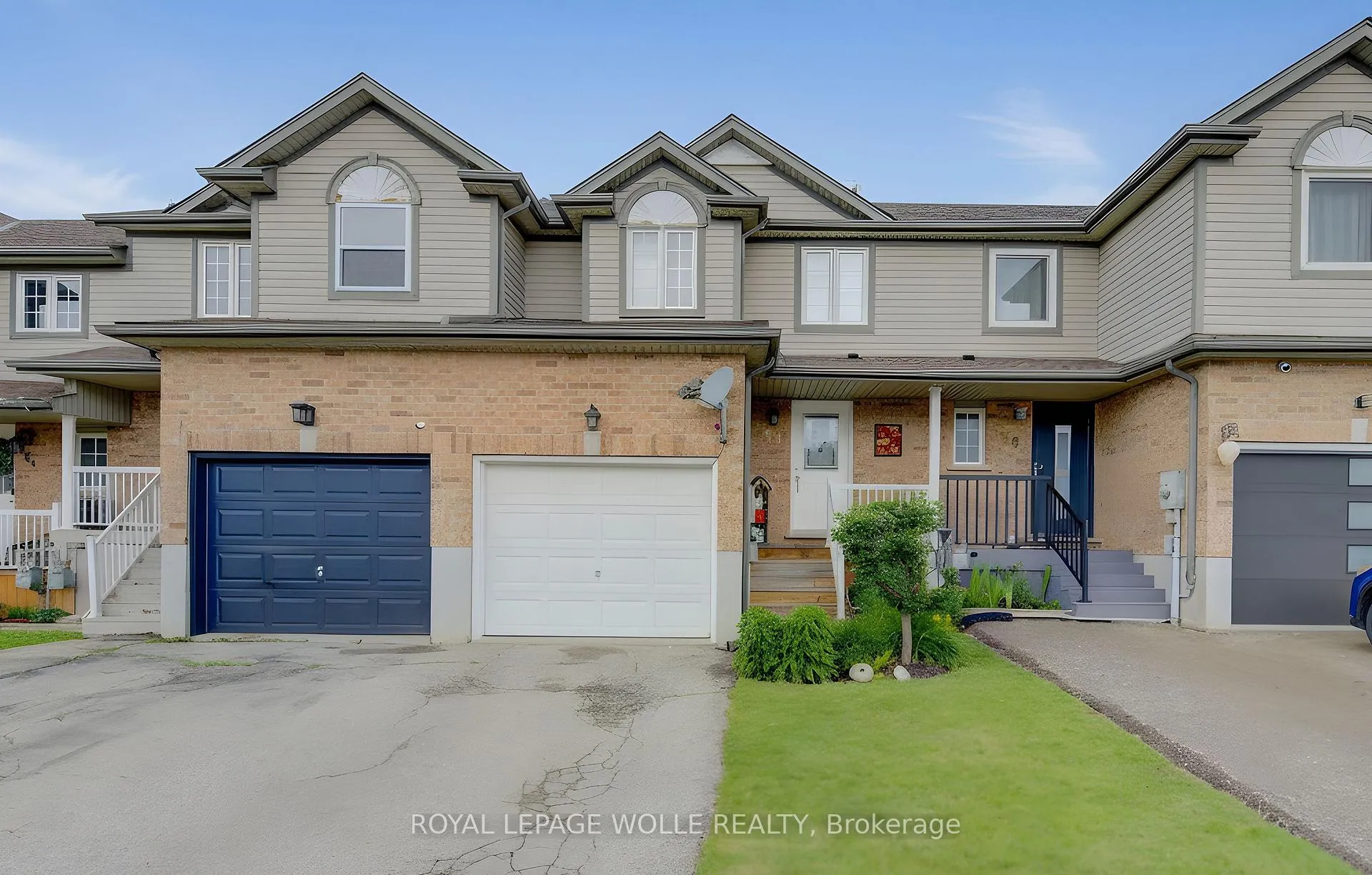 Photo 2 of 60 Foxglove Crescent, Kitchener, Larentian West — HOMEH