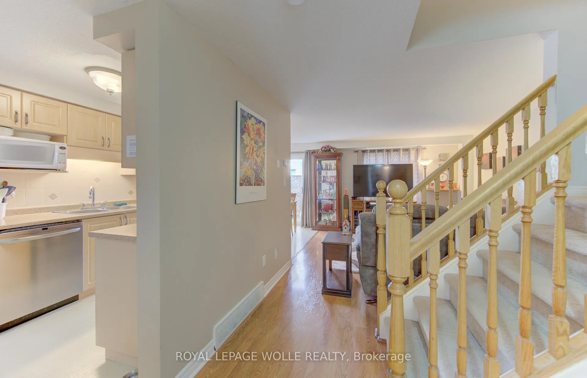 Photo 5 of 60 Foxglove Crescent, Kitchener, Larentian West — HOMEH