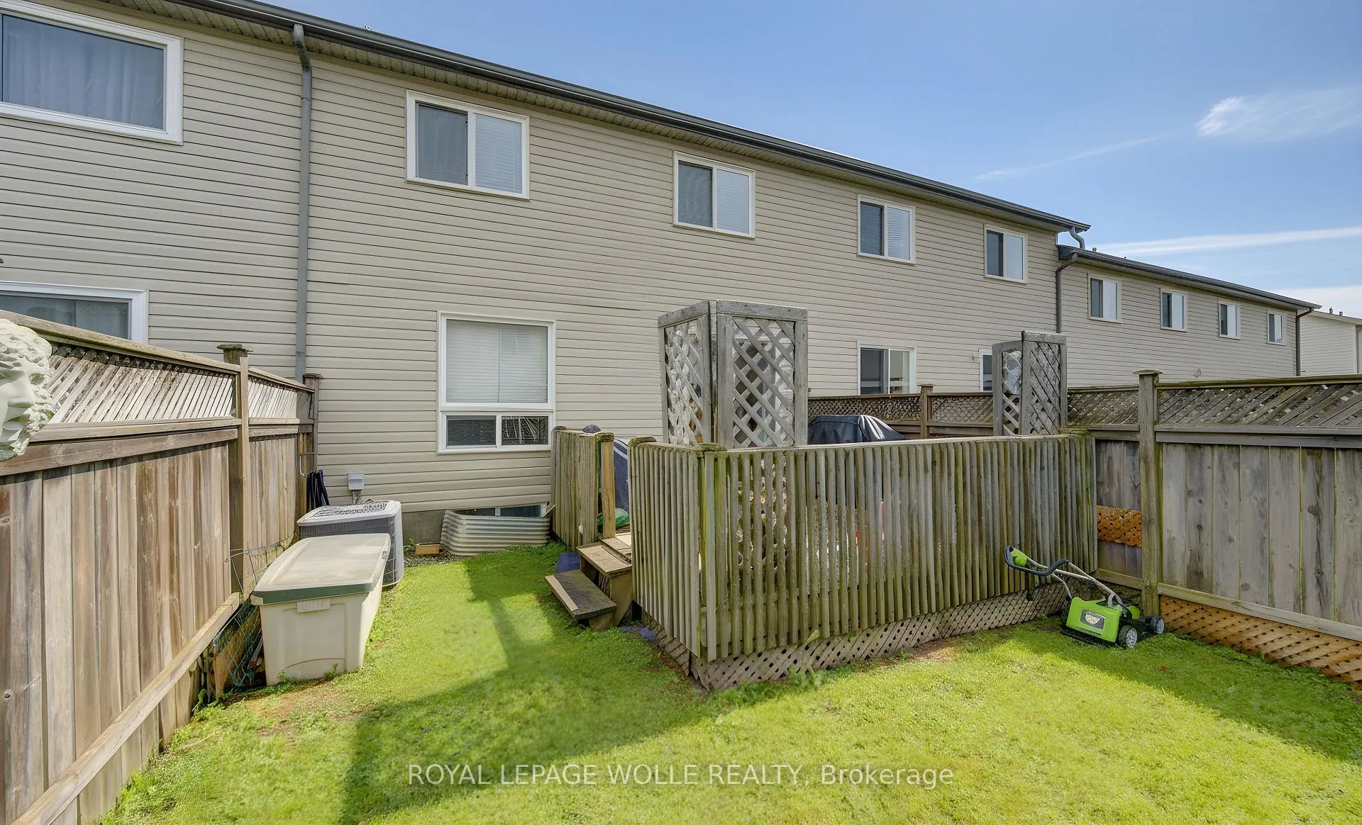 Photo 23 of 60 Foxglove Crescent, Kitchener, Larentian West — HOMEH