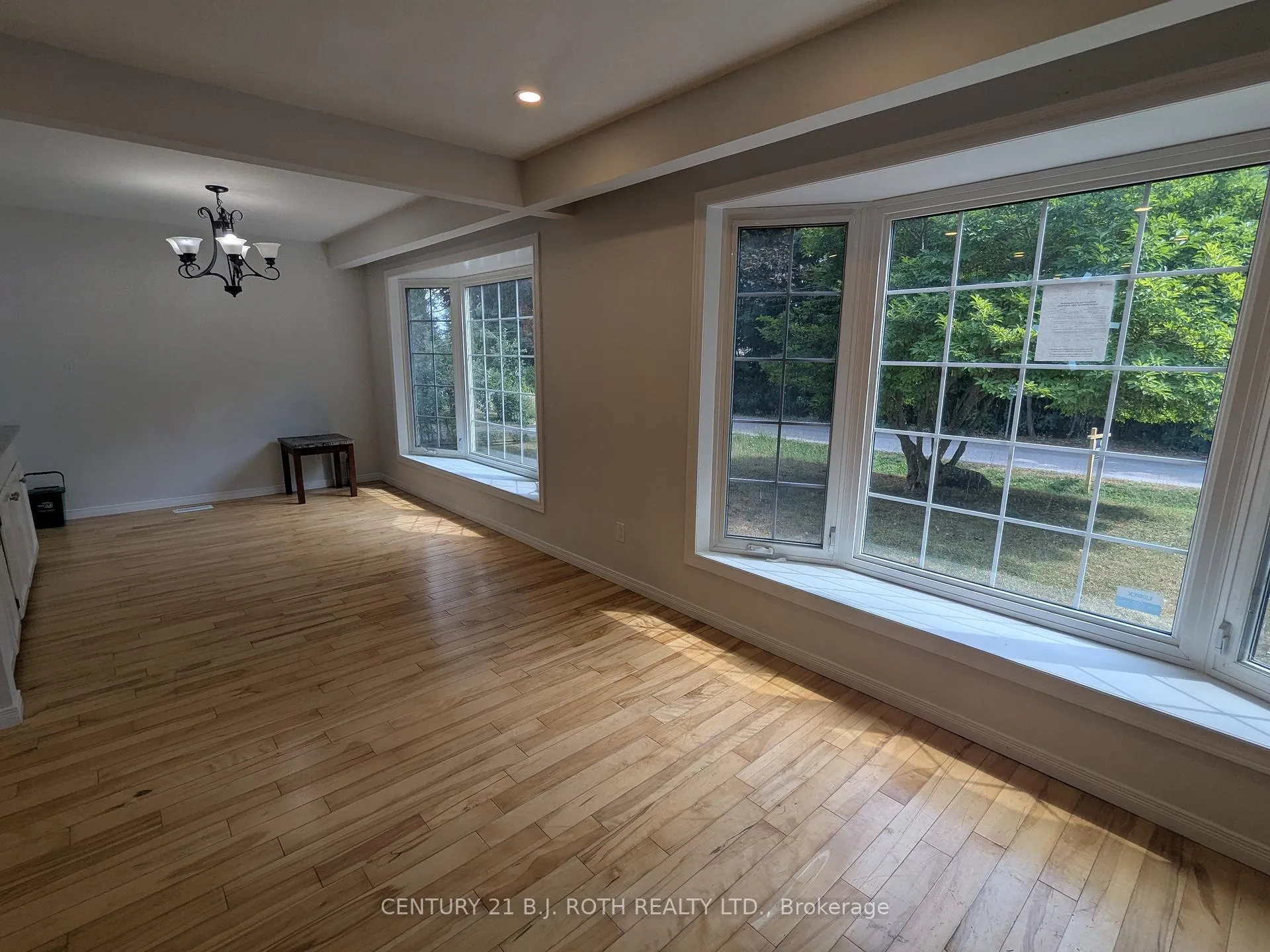 Photo 3 of 756 Hastings Avenue, Innisfil, Alcona — HOMEH