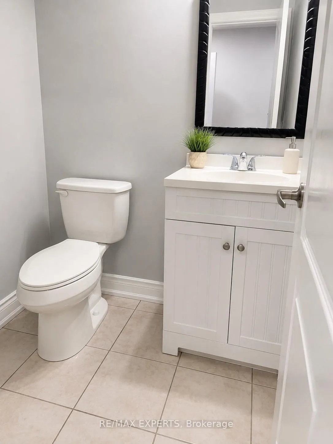 Photo 3 of 180 Richvale Drive S, Brampton, Heart Lake East — HOMEH