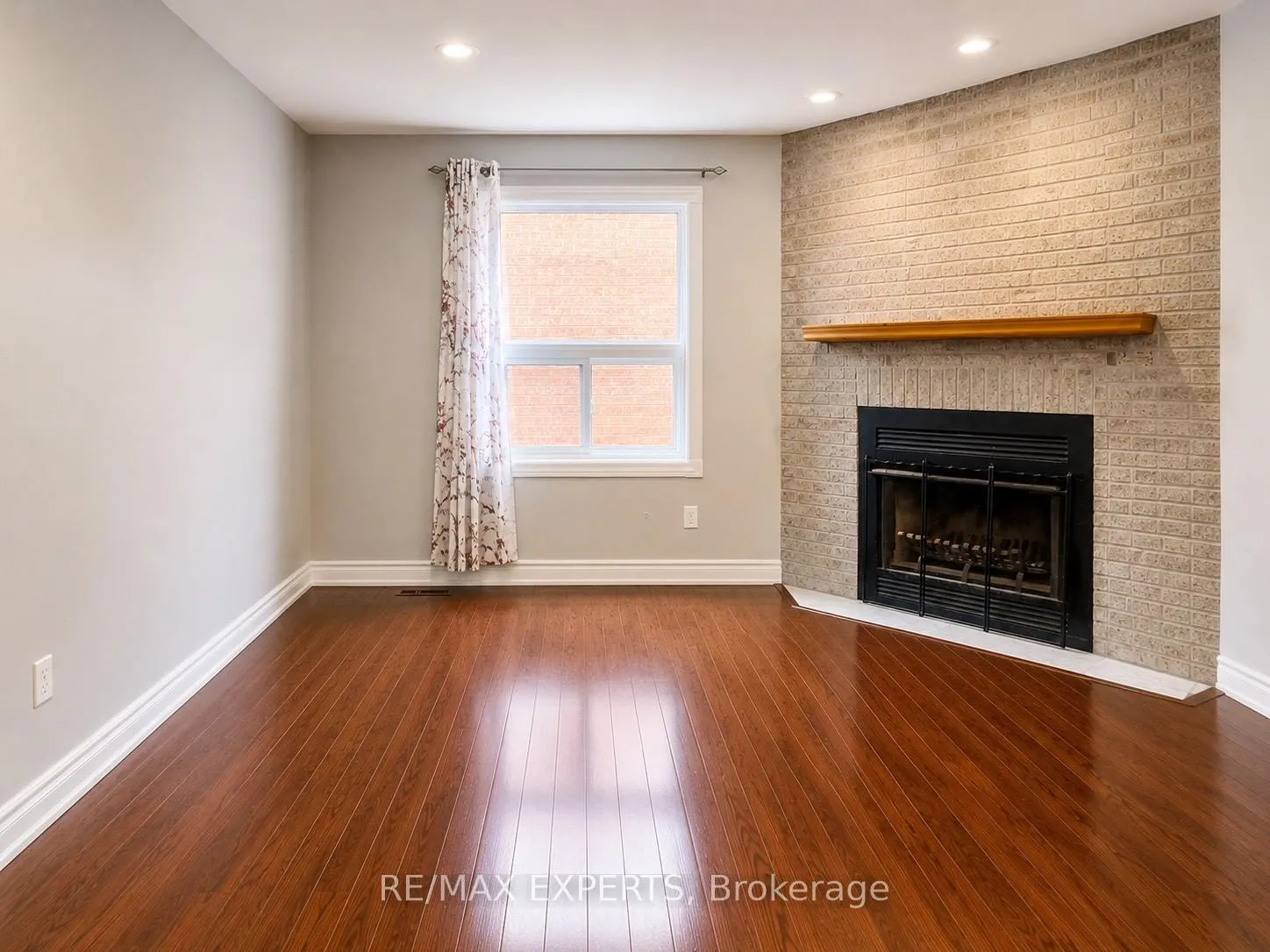 Photo 4 of 180 Richvale Drive S, Brampton, Heart Lake East — HOMEH