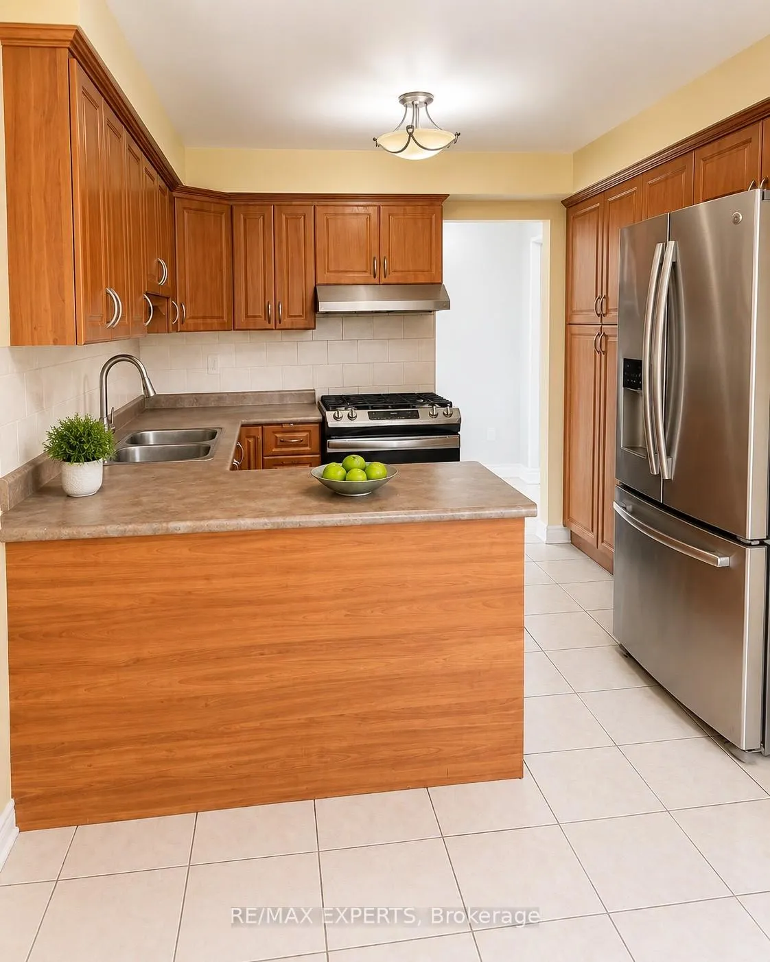 Photo 6 of 180 Richvale Drive S, Brampton, Heart Lake East — HOMEH