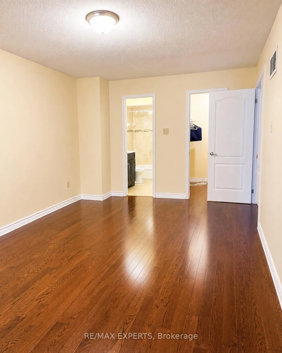 Photo 7 of 180 Richvale Drive S, Brampton, Heart Lake East — HOMEH