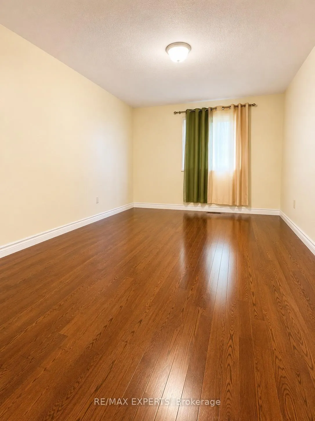 Photo 8 of 180 Richvale Drive S, Brampton, Heart Lake East — HOMEH