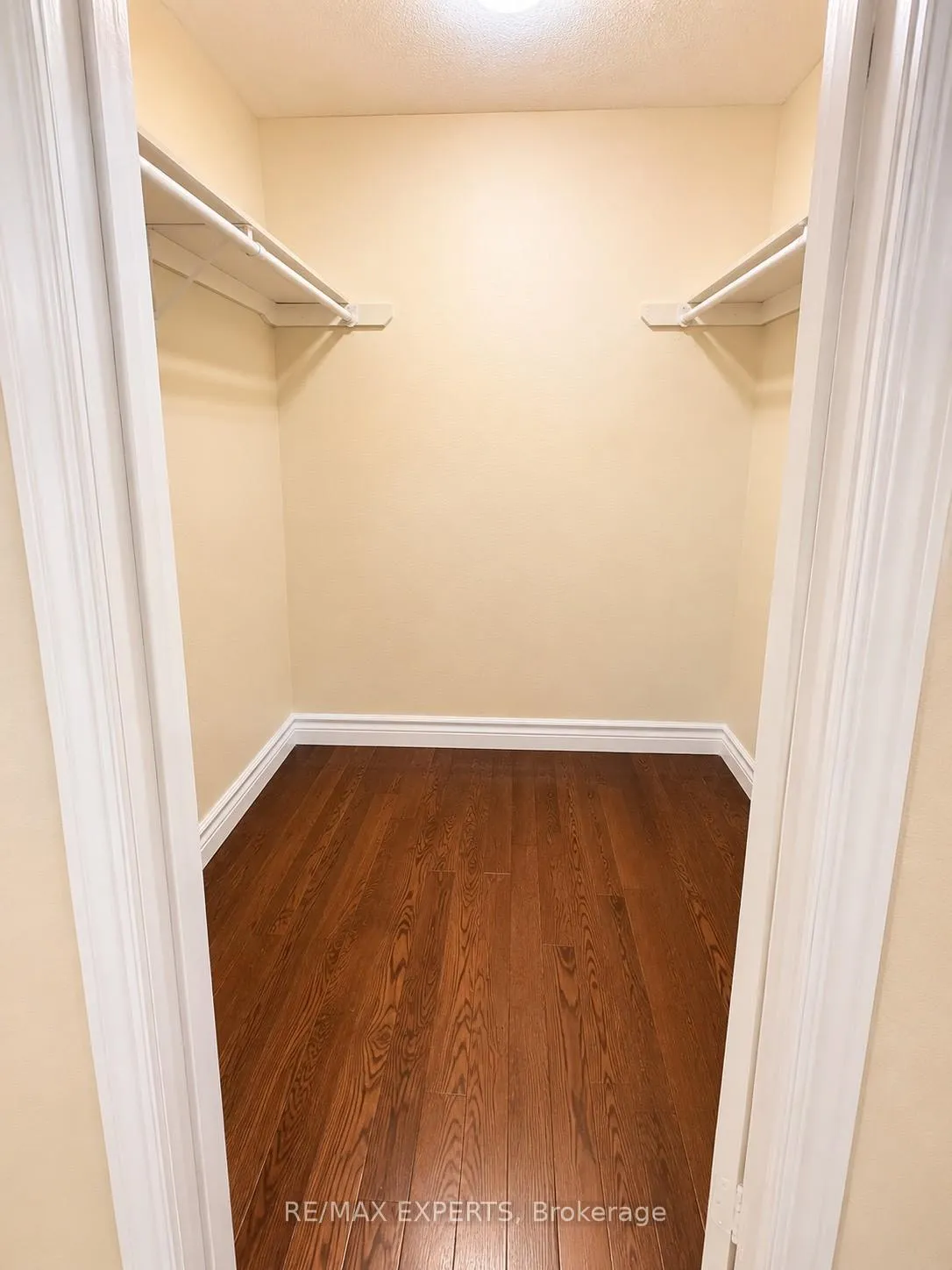 Photo 9 of 180 Richvale Drive S, Brampton, Heart Lake East — HOMEH