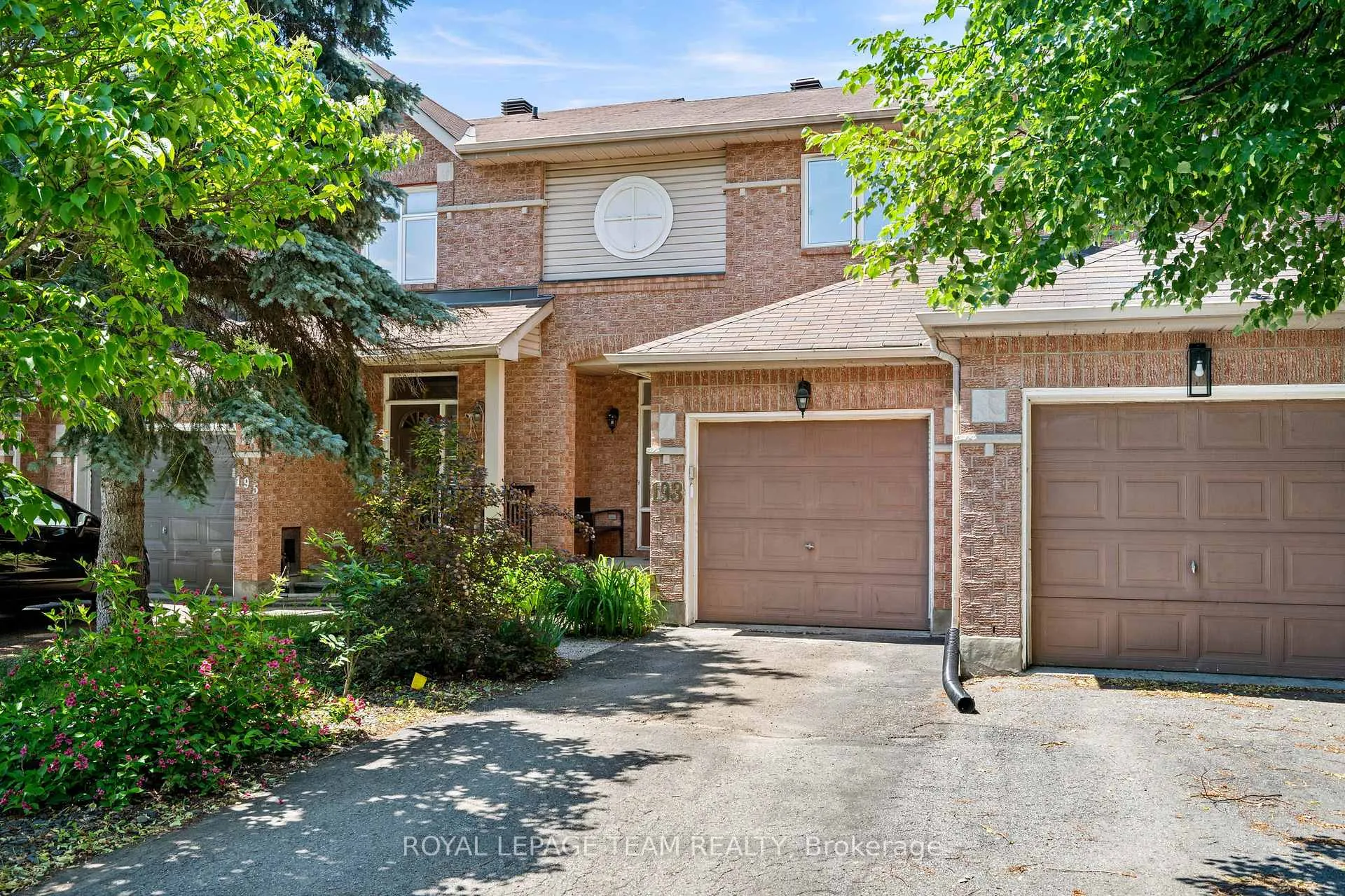 Front of 193 Thornbury Crescent