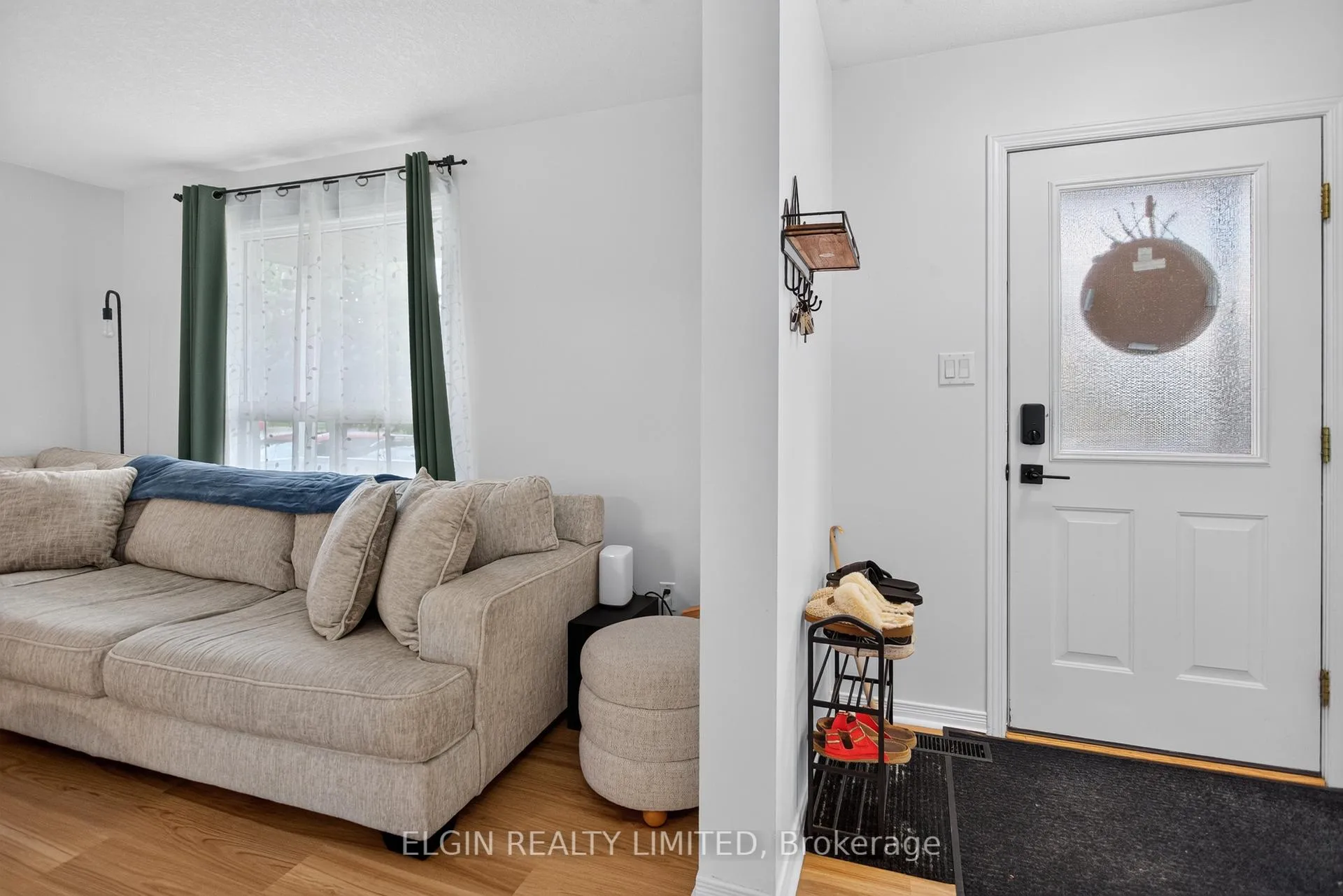Photo 8 of 27 Cook Crescent, St. Thomas — HOMEH