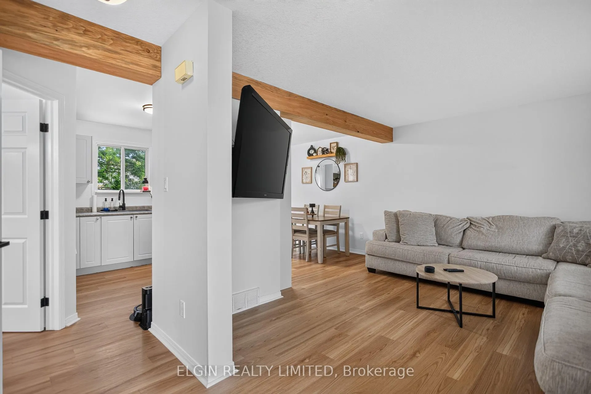Photo 9 of 27 Cook Crescent, St. Thomas — HOMEH