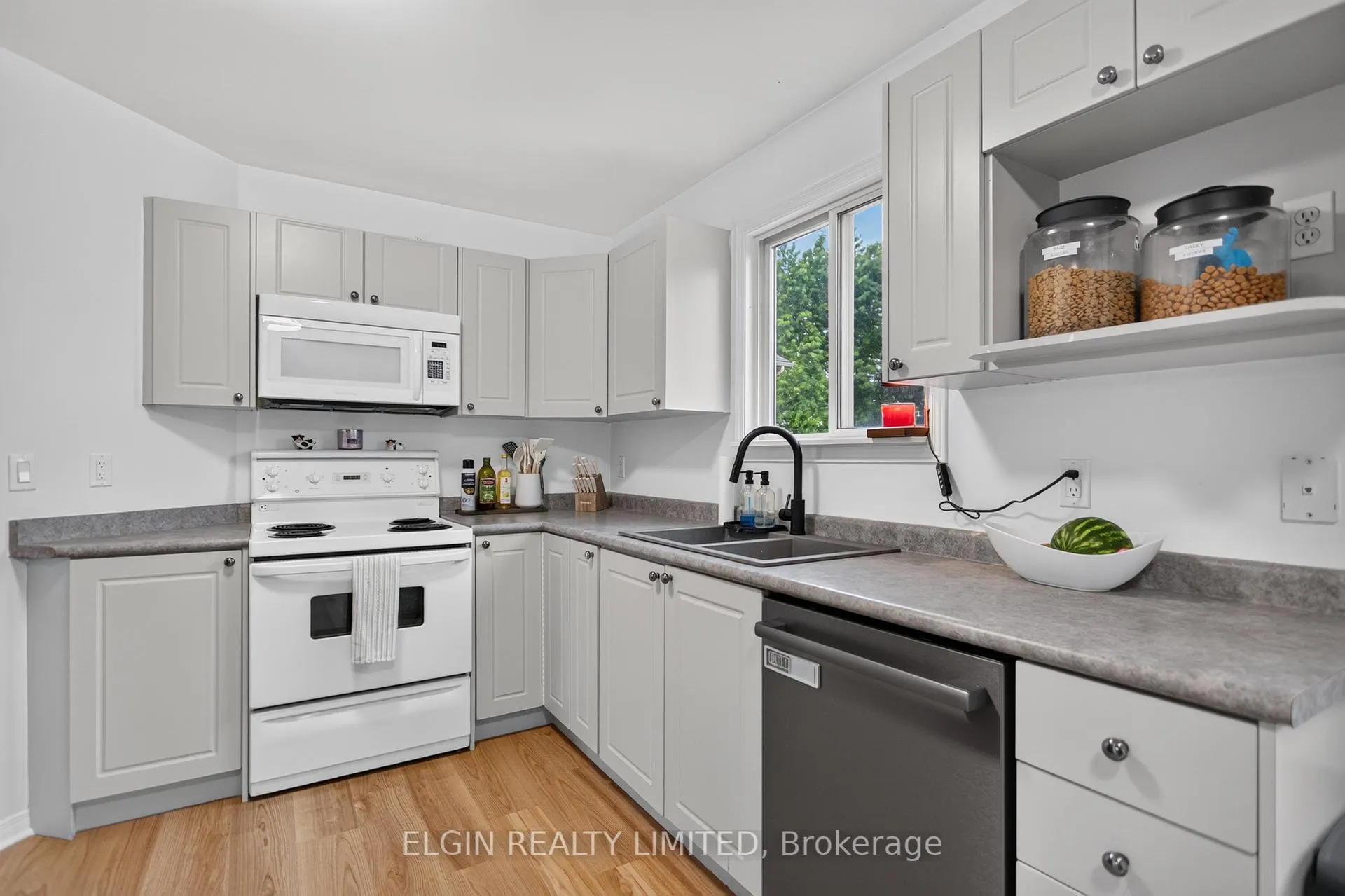 Photo 15 of 27 Cook Crescent, St. Thomas — HOMEH