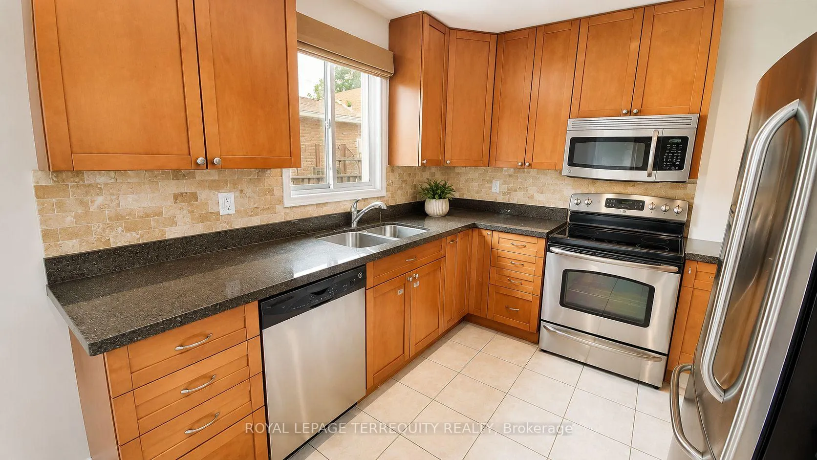 Photo 4 of 2164 Madden Boulevard, Oakville, River Oaks — HOMEH
