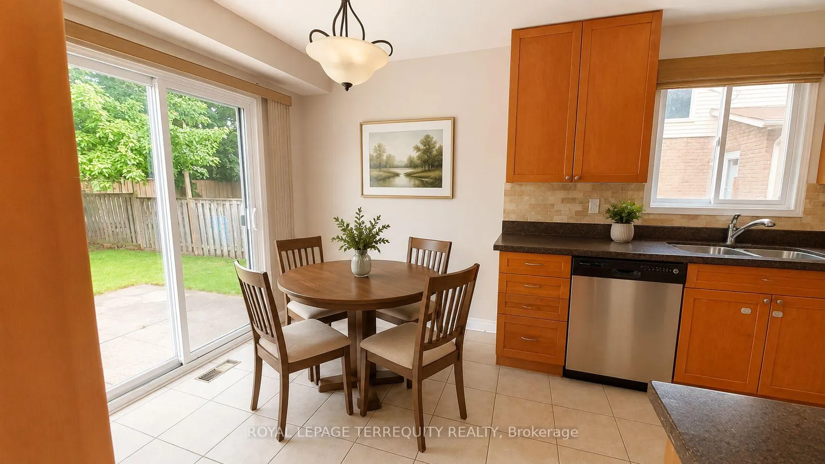 Photo 5 of 2164 Madden Boulevard, Oakville, River Oaks — HOMEH