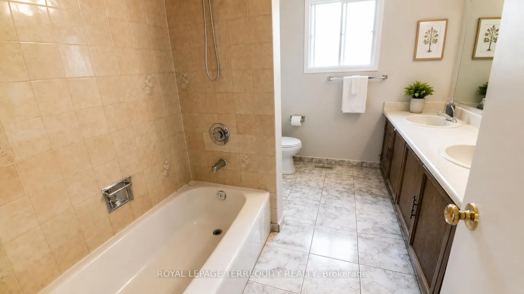 Photo 11 of 2164 Madden Boulevard, Oakville, River Oaks — HOMEH