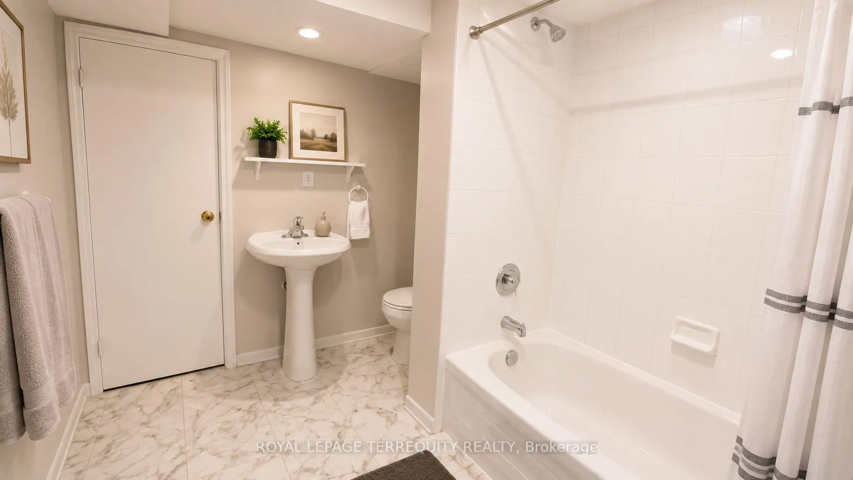 Photo 12 of 2164 Madden Boulevard, Oakville, River Oaks — HOMEH