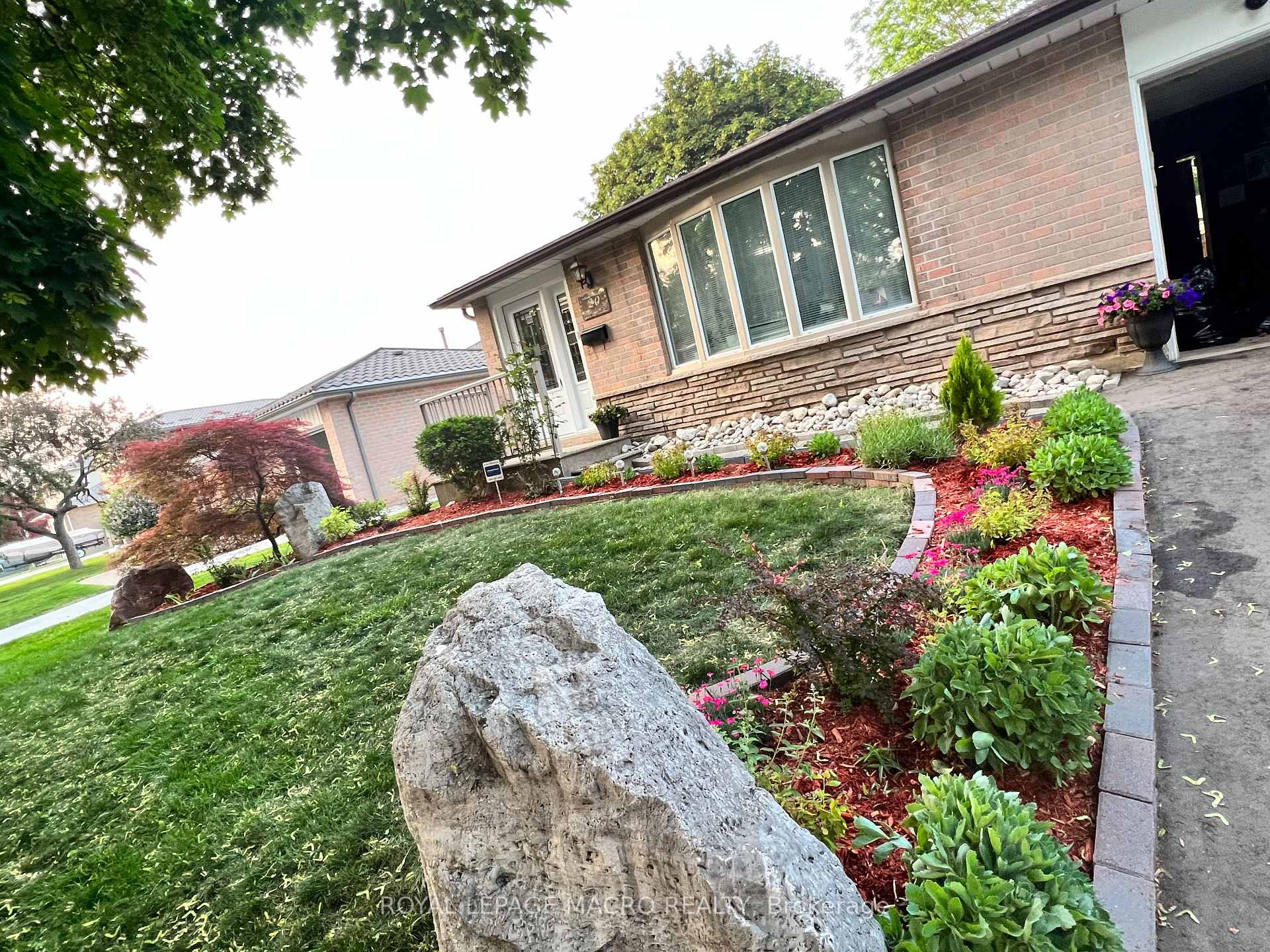 Photo 1 of 20 Sprucehill Drive, Brant, Brantford Twp — HOMEH