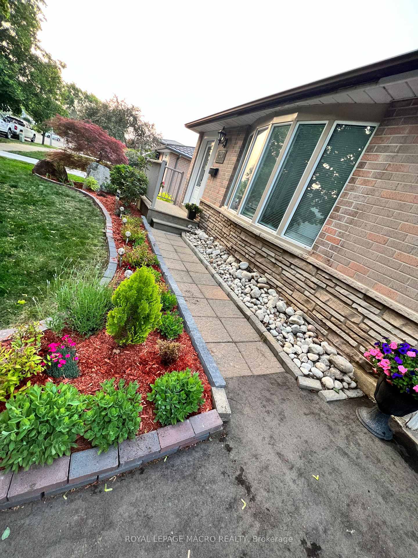 Photo 2 of 20 Sprucehill Drive, Brant, Brantford Twp — HOMEH