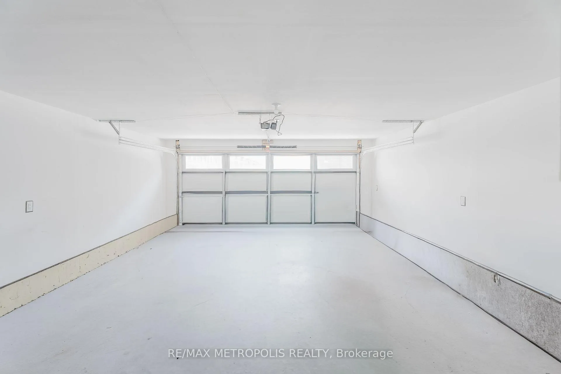 Photo 6 of Unit 109, 1695 Dersan Street, Pickering, Duffin Heights — HOMEH