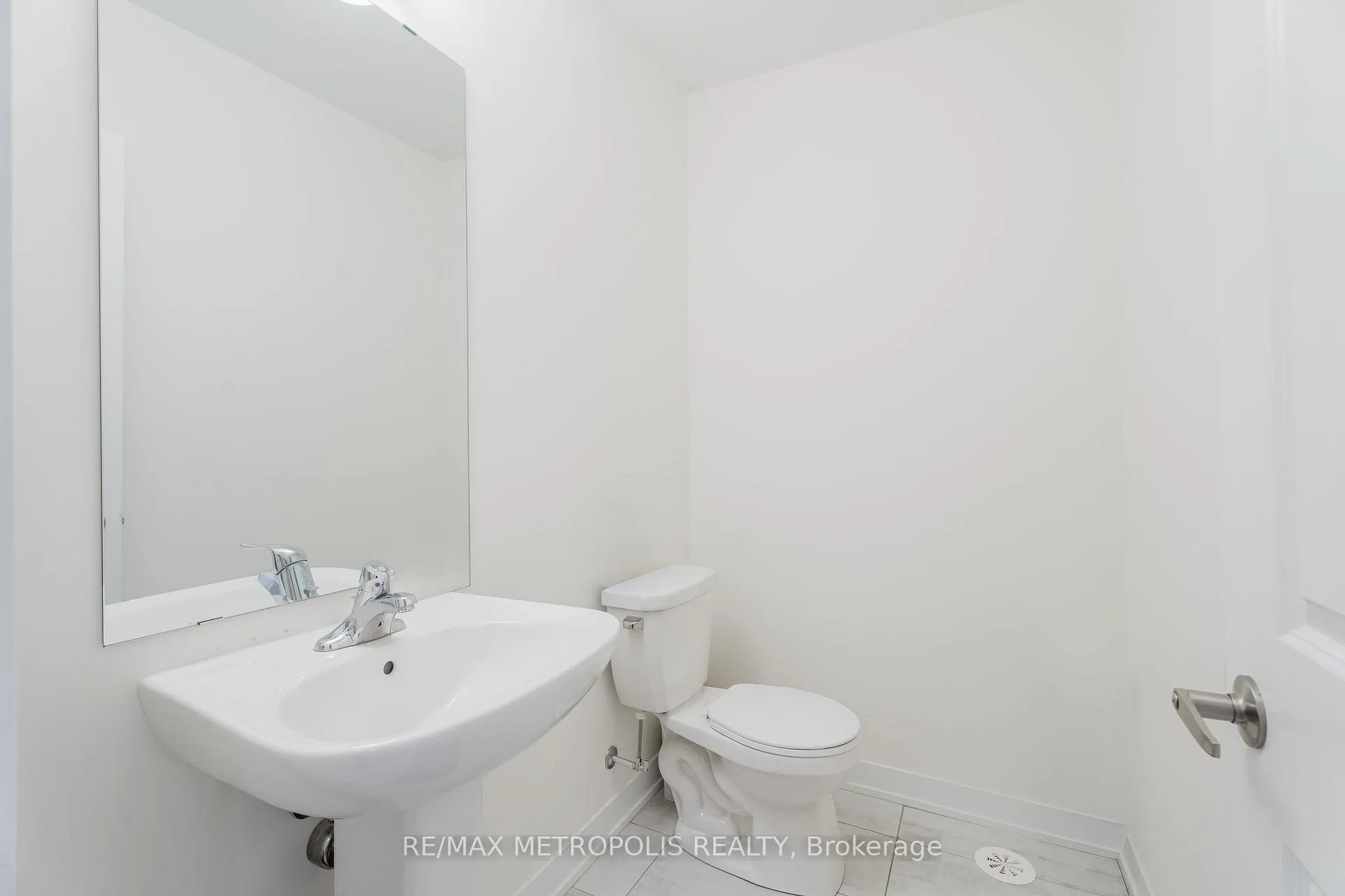 Photo 12 of Unit 109, 1695 Dersan Street, Pickering, Duffin Heights — HOMEH