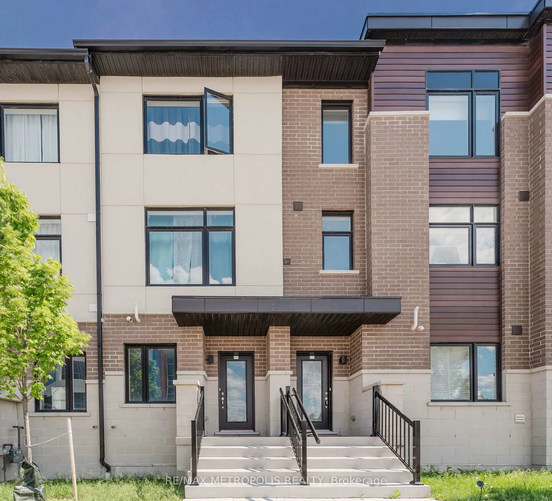Photo 2 of Unit 109, 1695 Dersan Street, Pickering, Duffin Heights — HOMEH