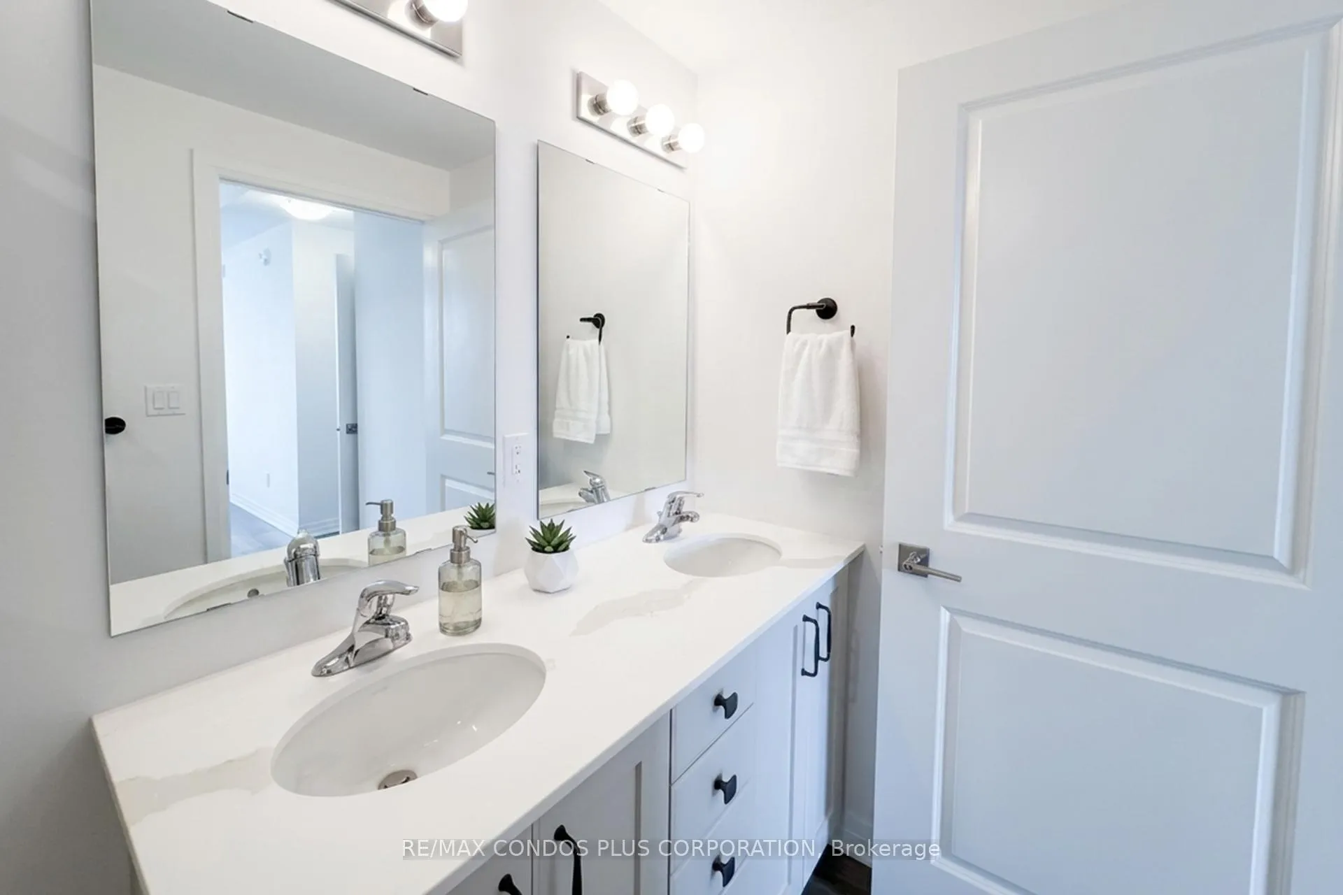 Photo 9 of Unit 501, 5 Hamilton Street N, Hamilton, Waterdown — HOMEH
