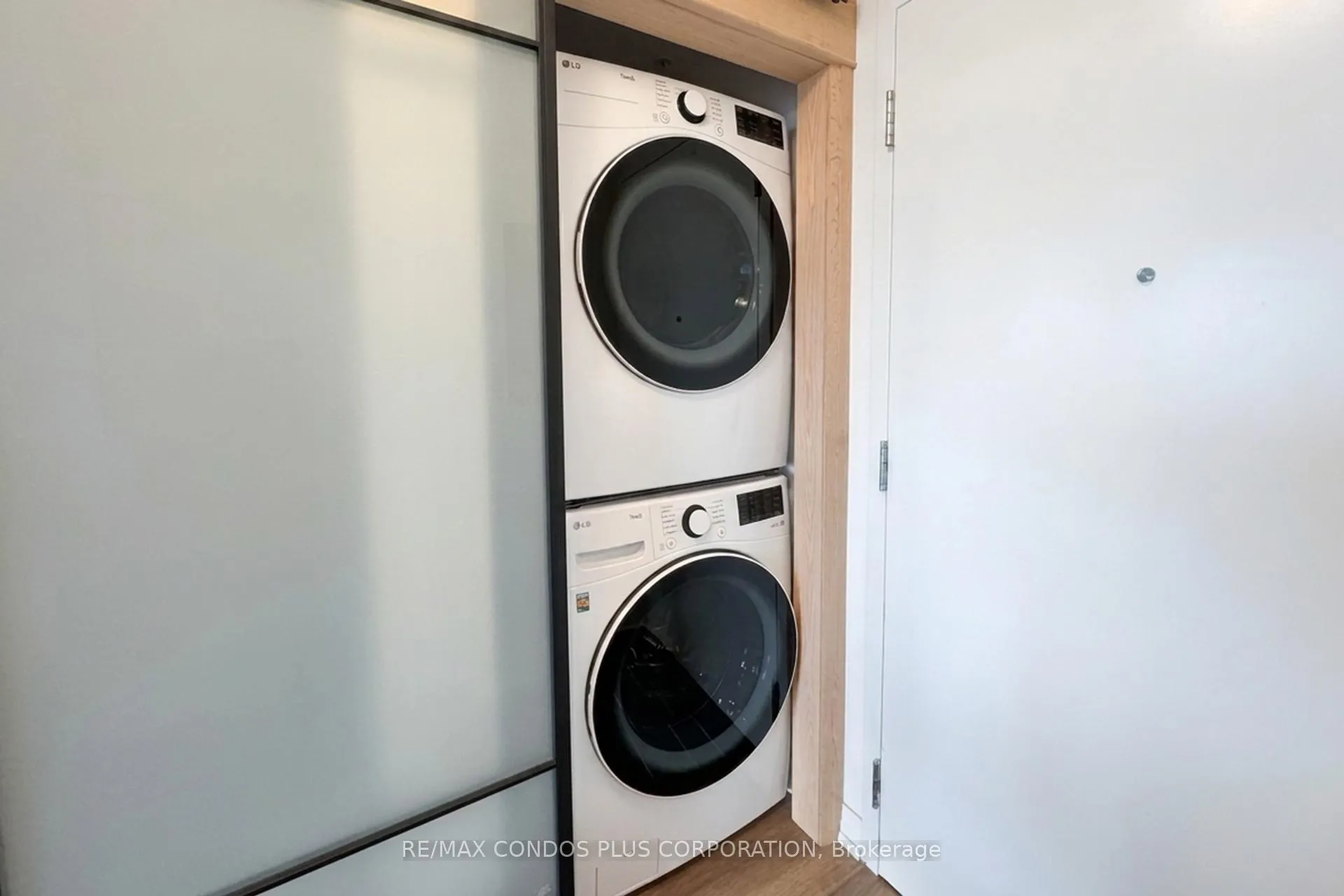 Photo 15 of Unit 501, 5 Hamilton Street N, Hamilton, Waterdown — HOMEH