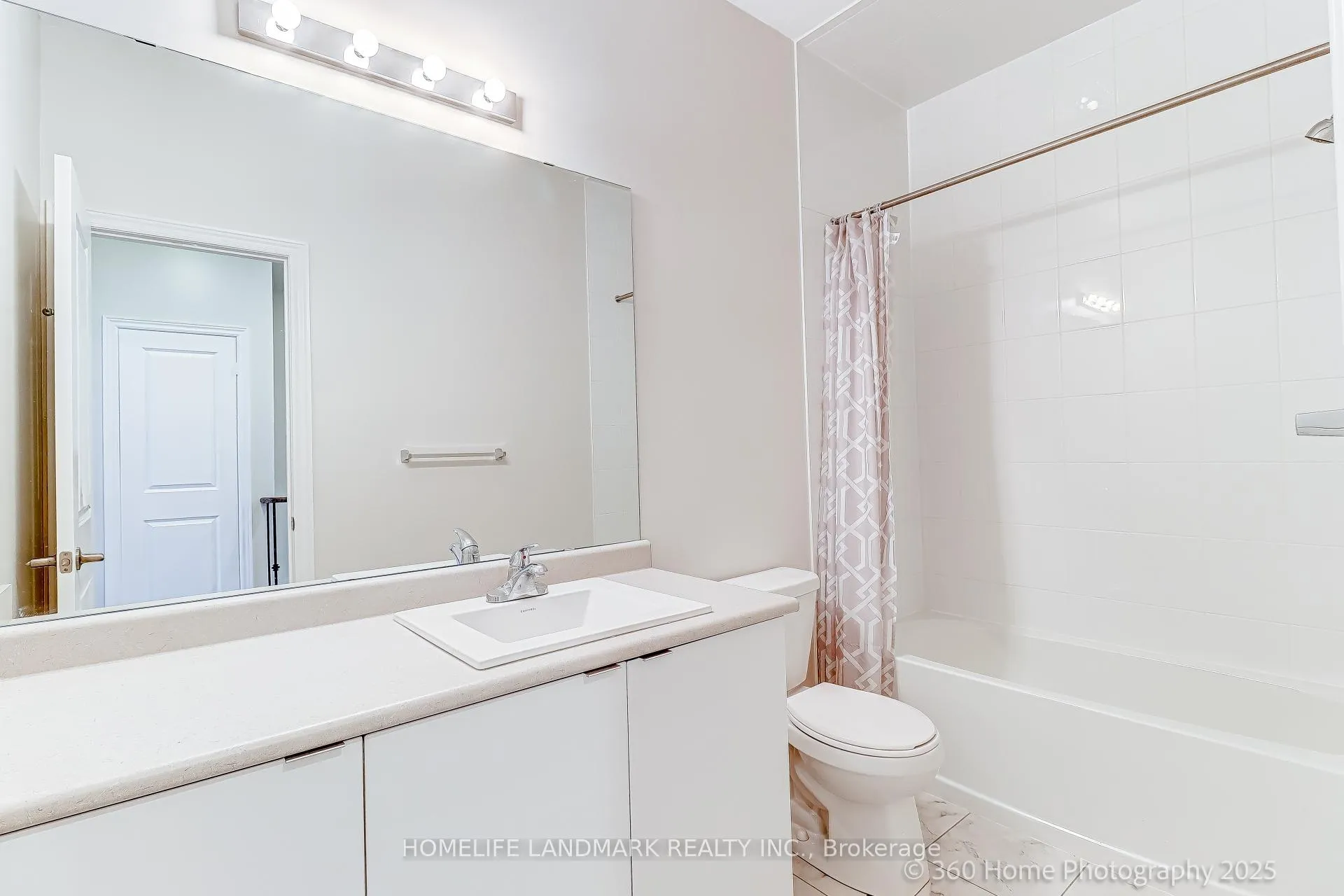 Photo 23 of 57 Laskin Drive, Vaughan, Patterson — HOMEH