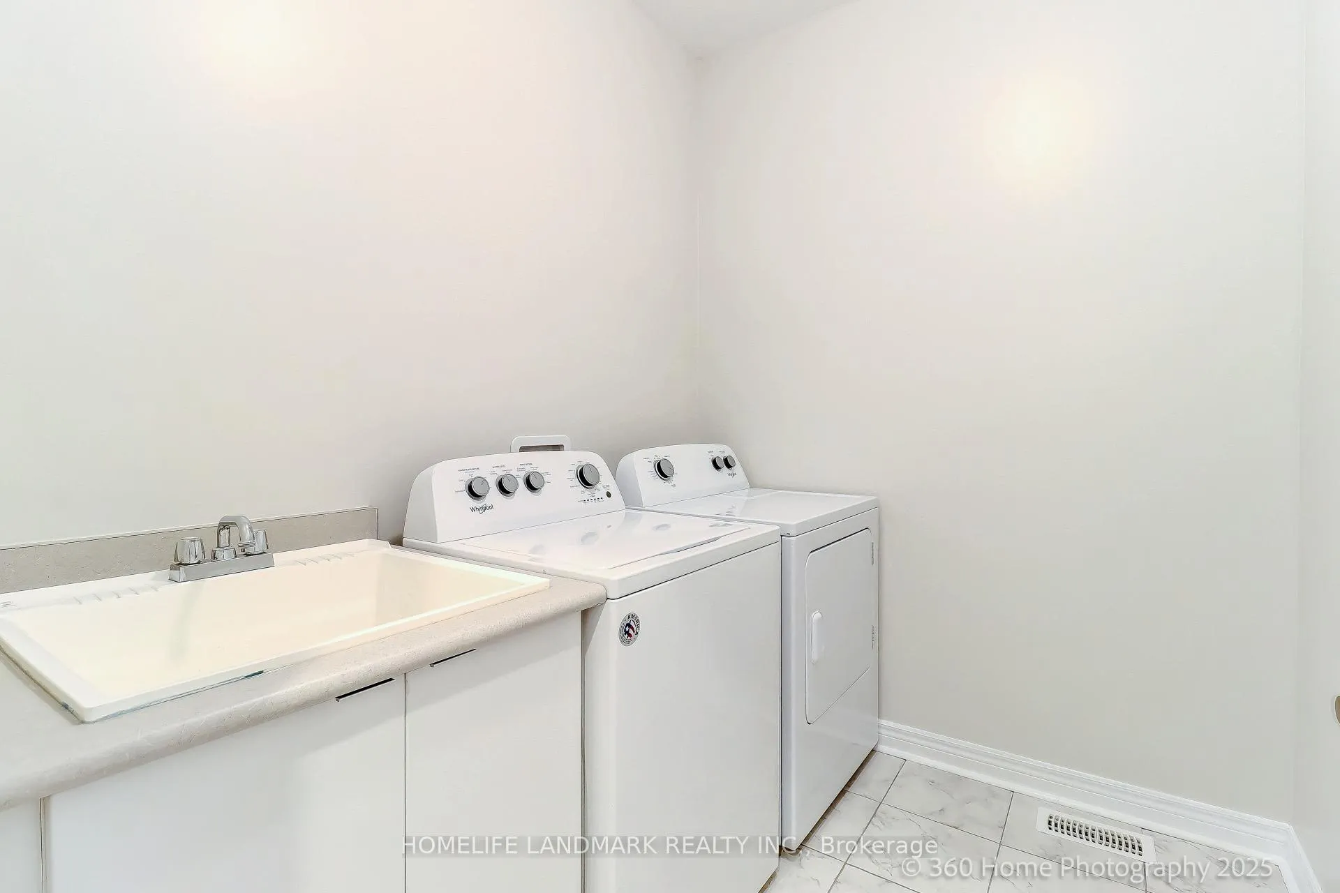 Photo 24 of 57 Laskin Drive, Vaughan, Patterson — HOMEH