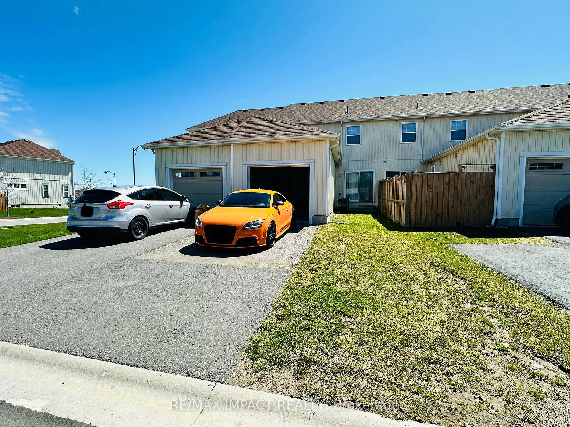 Photo 3 of 867 Broadway Boulevard, Peterborough, Northcrest Ward 5 — HOMEH
