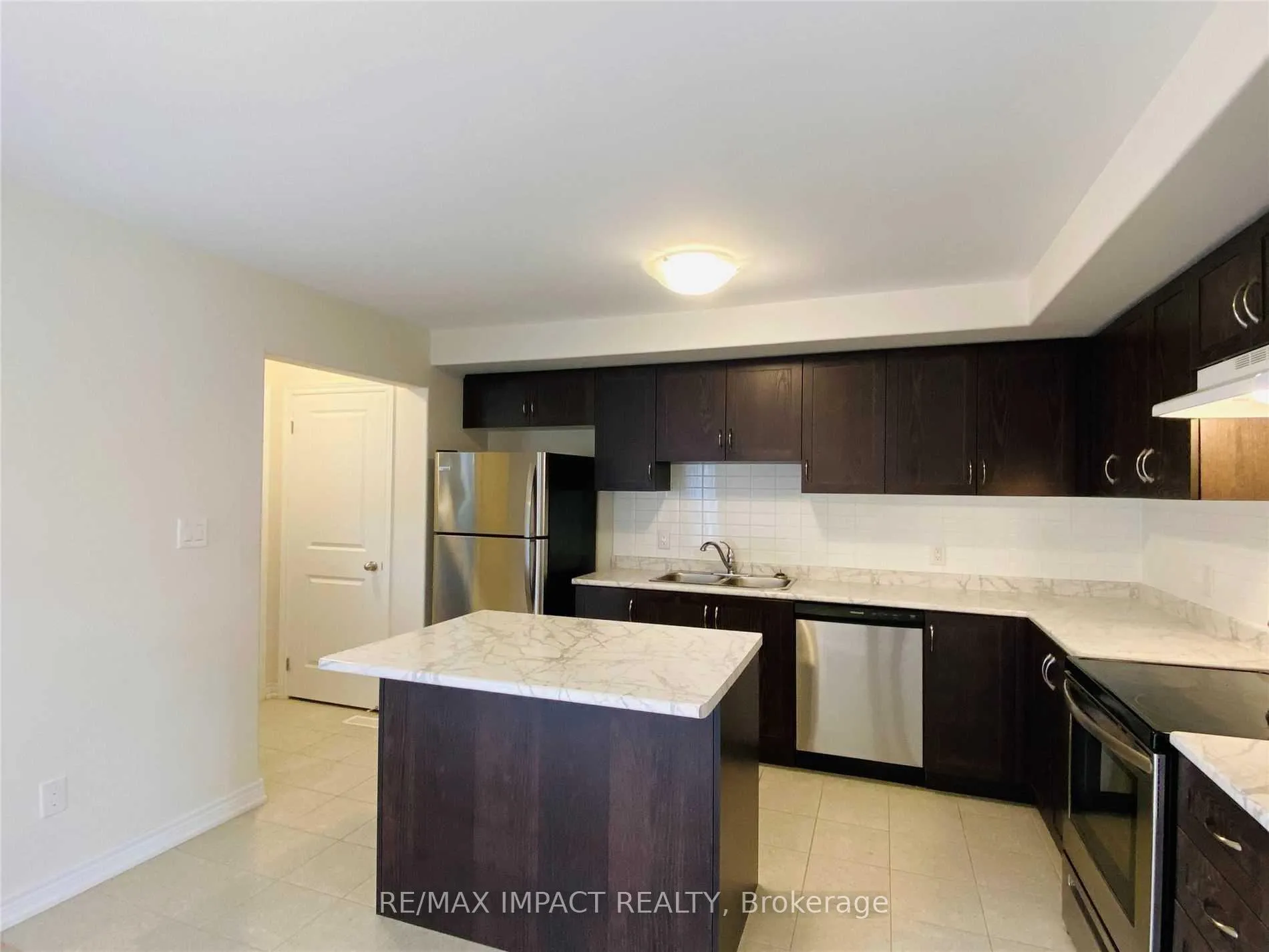 Photo 7 of 867 Broadway Boulevard, Peterborough, Northcrest Ward 5 — HOMEH