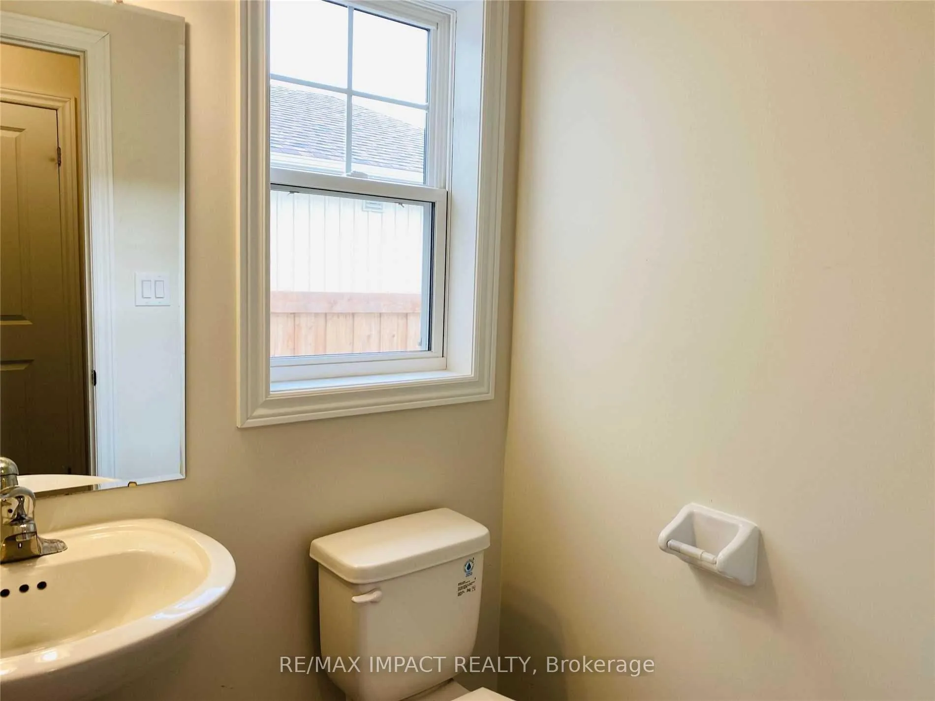 Photo 8 of 867 Broadway Boulevard, Peterborough, Northcrest Ward 5 — HOMEH