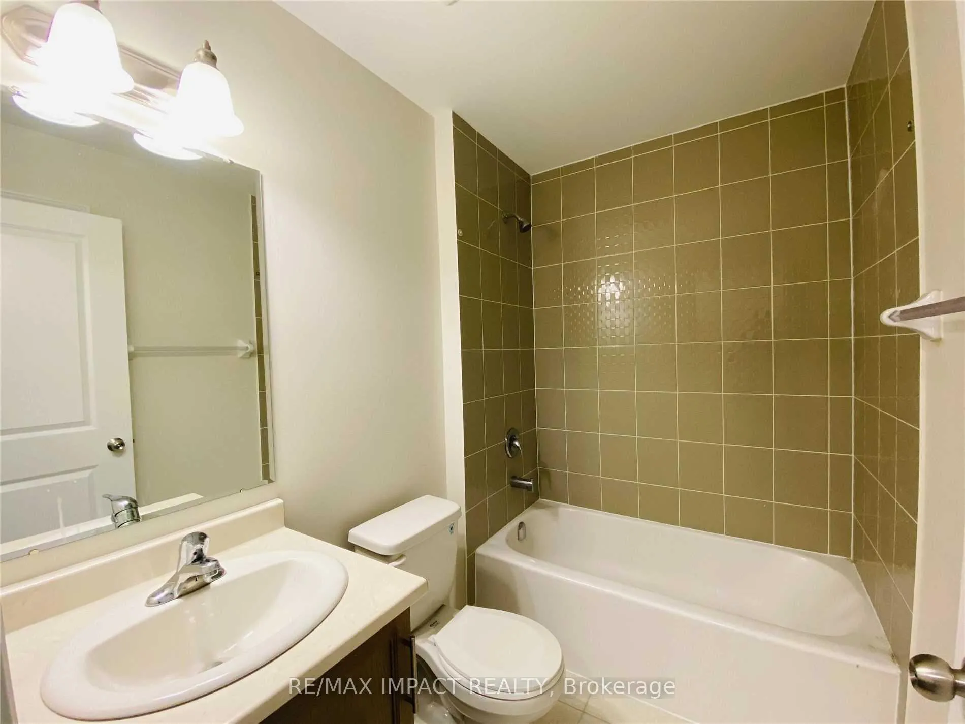 Photo 19 of 867 Broadway Boulevard, Peterborough, Northcrest Ward 5 — HOMEH