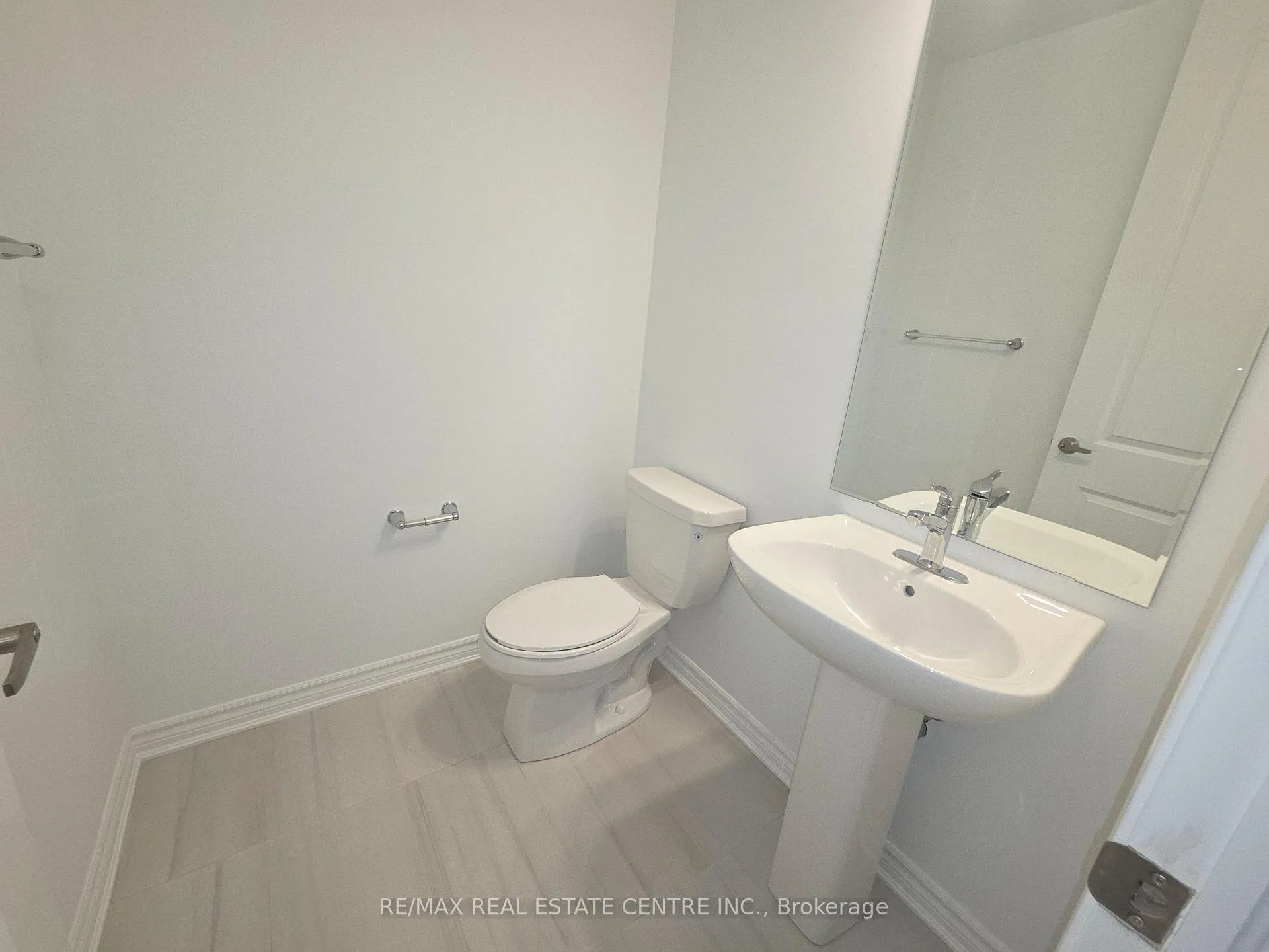Photo 10 of 1478 Rutland Crescent, Milton, Bowes — HOMEH