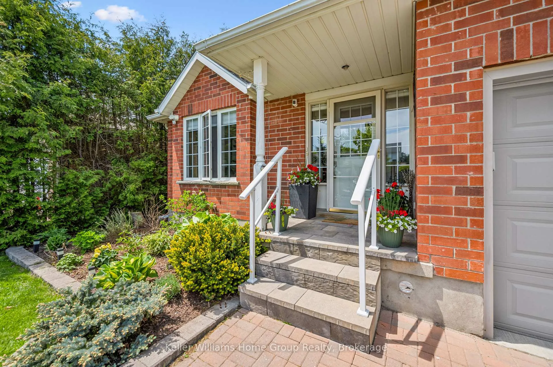 Photo 5 of 130 Bellamy Crescent, Centre Wellington, Fergus — HOMEH