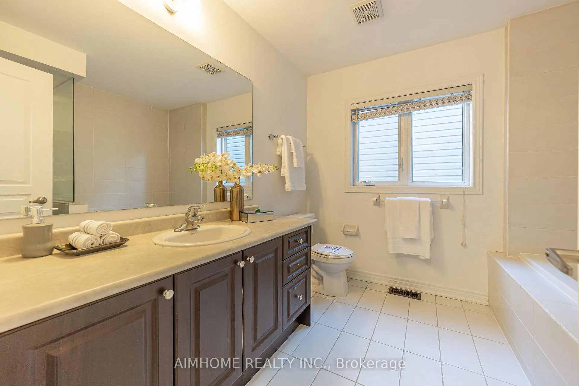 Photo 28 of 44 Nipigon Avenue, Markham, Berczy — HOMEH