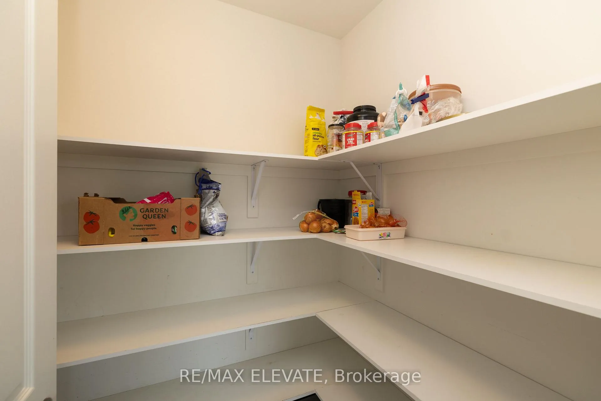 Photo 2 of 484 Trevor Street, Cobourg — HOMEH