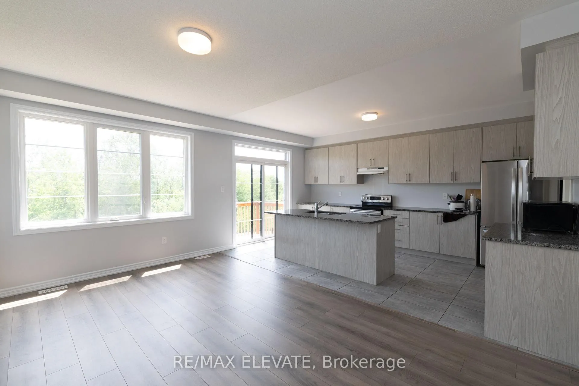Photo 3 of 484 Trevor Street, Cobourg — HOMEH