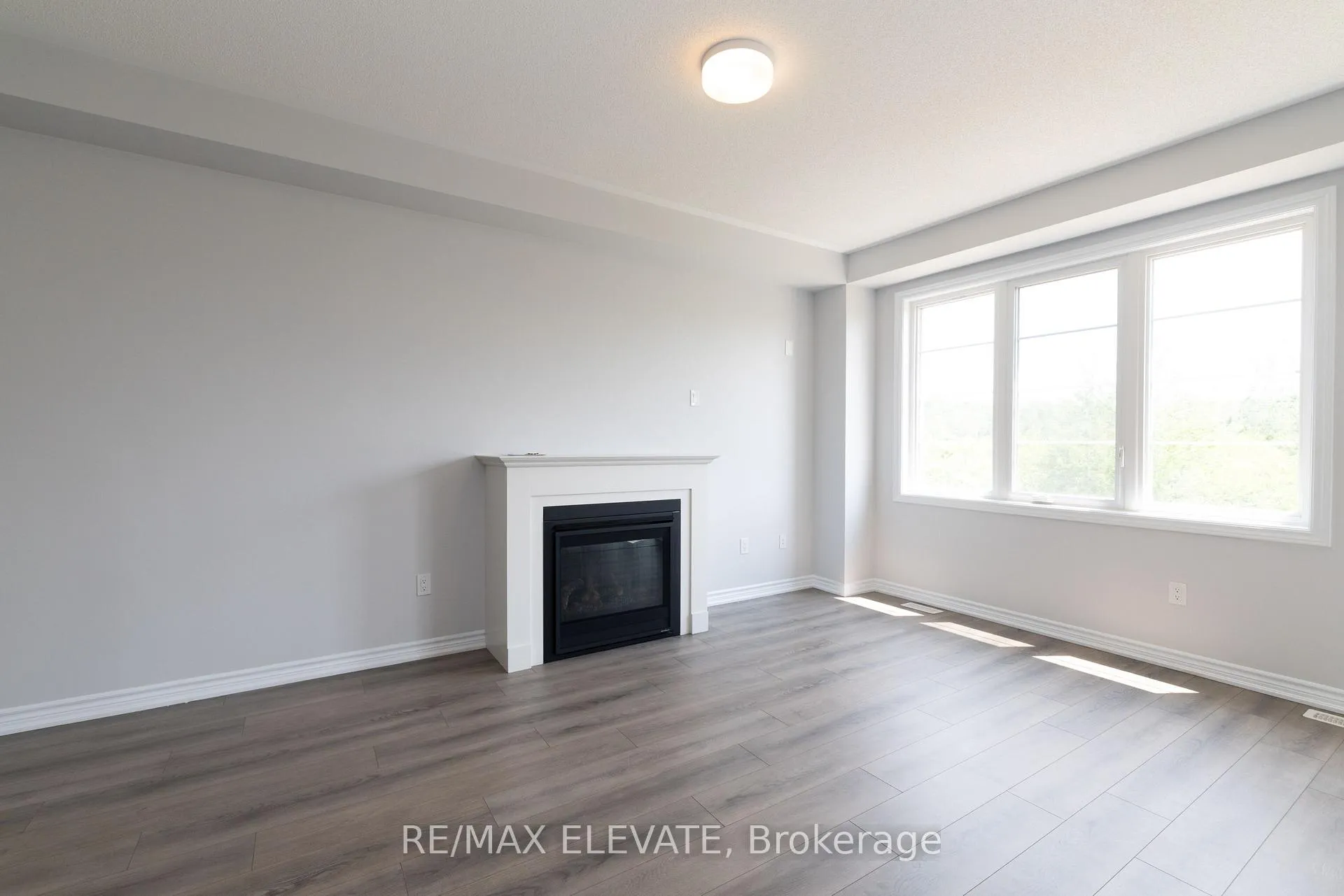 Photo 5 of 484 Trevor Street, Cobourg — HOMEH