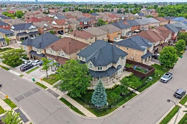 Photo 5 of 39 Trailhead Crescent, Brampton, Sandringham-Wellington — HOMEH