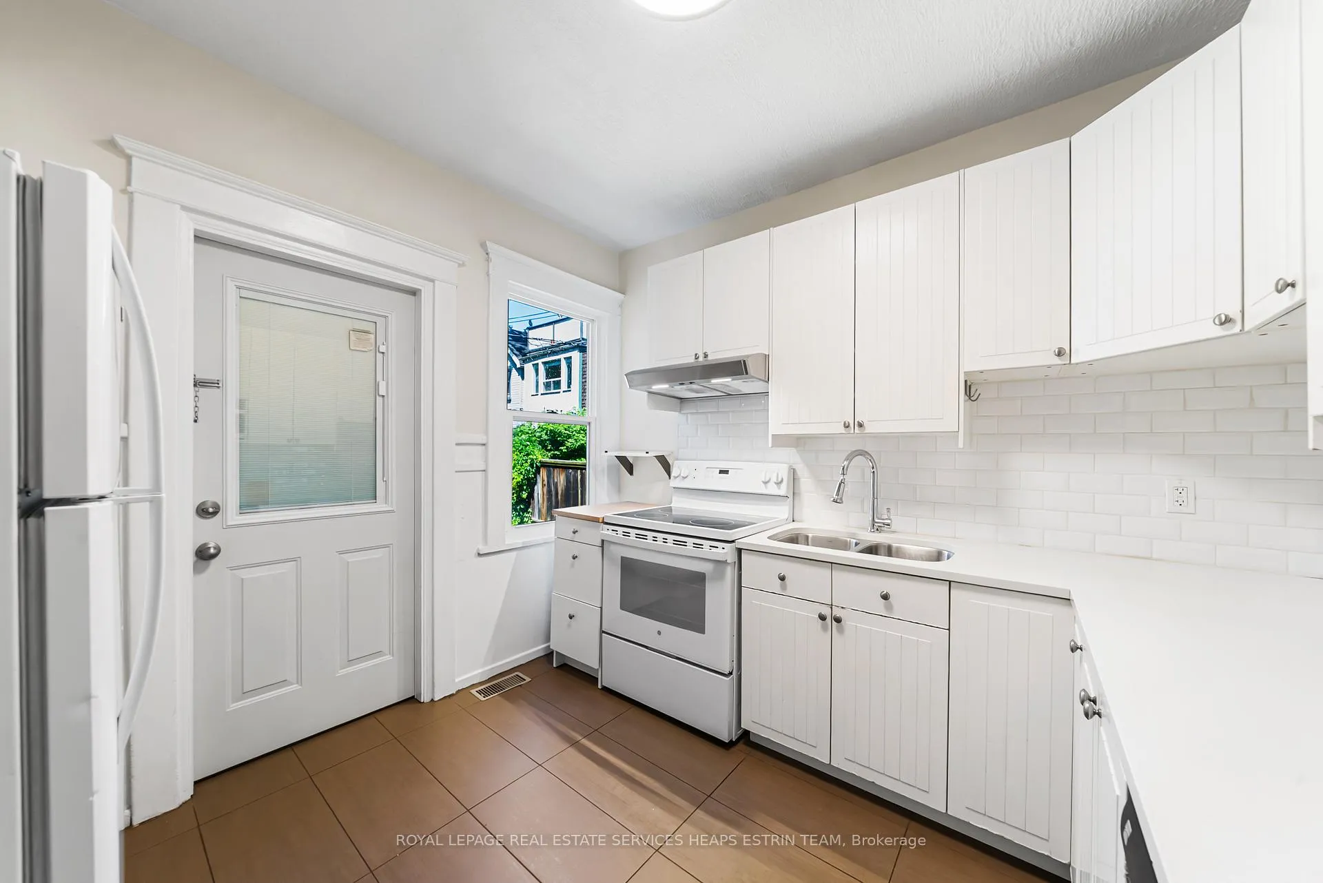 Photo 13 of 624 Pape Avenue, Toronto, North Riverdale — HOMEH