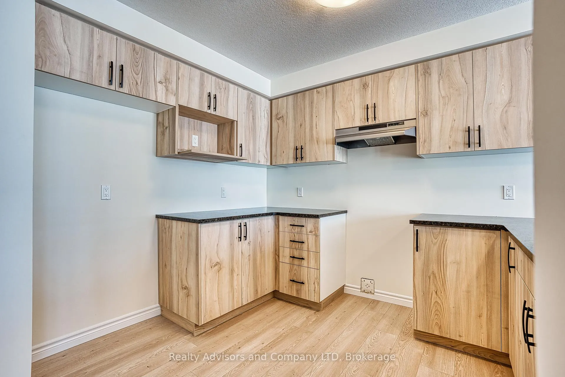 Photo 11 of 23 Becker Street, Stratford — HOMEH