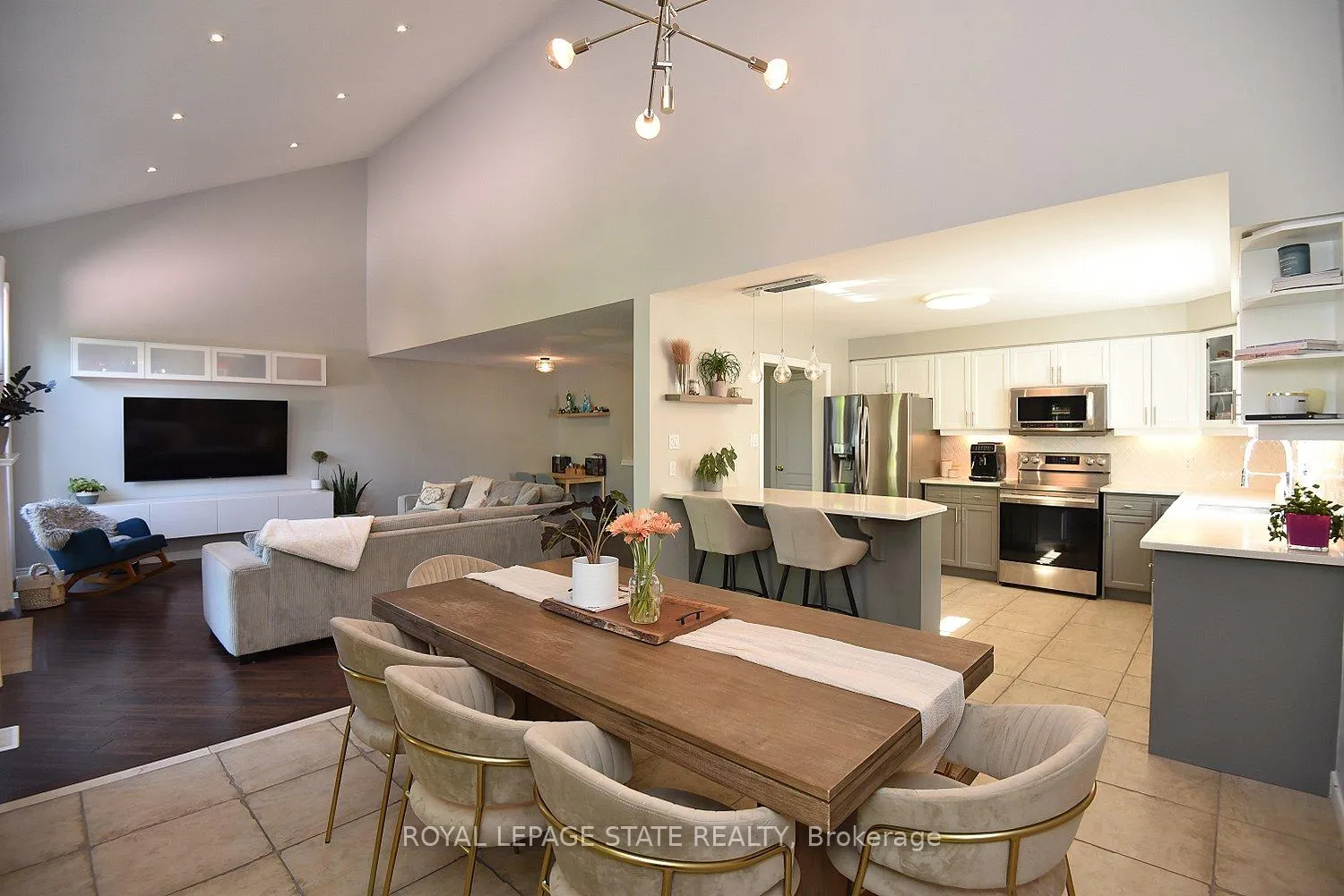 Photo 13 of 12 Wills Crescent, Hamilton, Binbrook — HOMEH