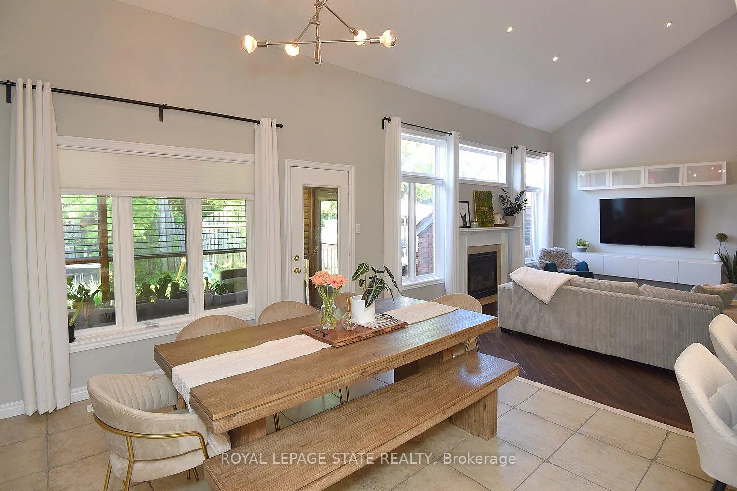 Photo 14 of 12 Wills Crescent, Hamilton, Binbrook — HOMEH