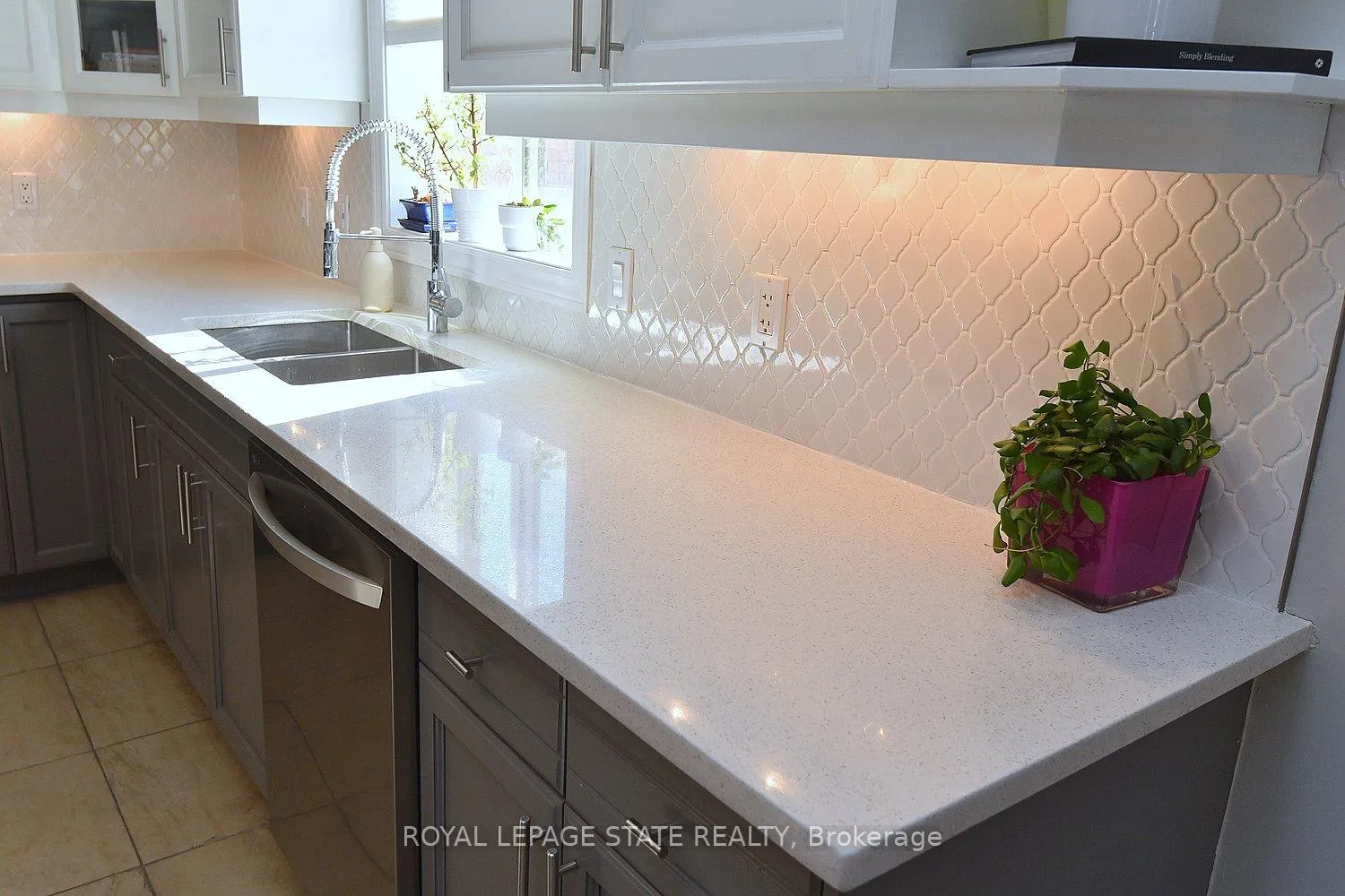 Photo 17 of 12 Wills Crescent, Hamilton, Binbrook — HOMEH