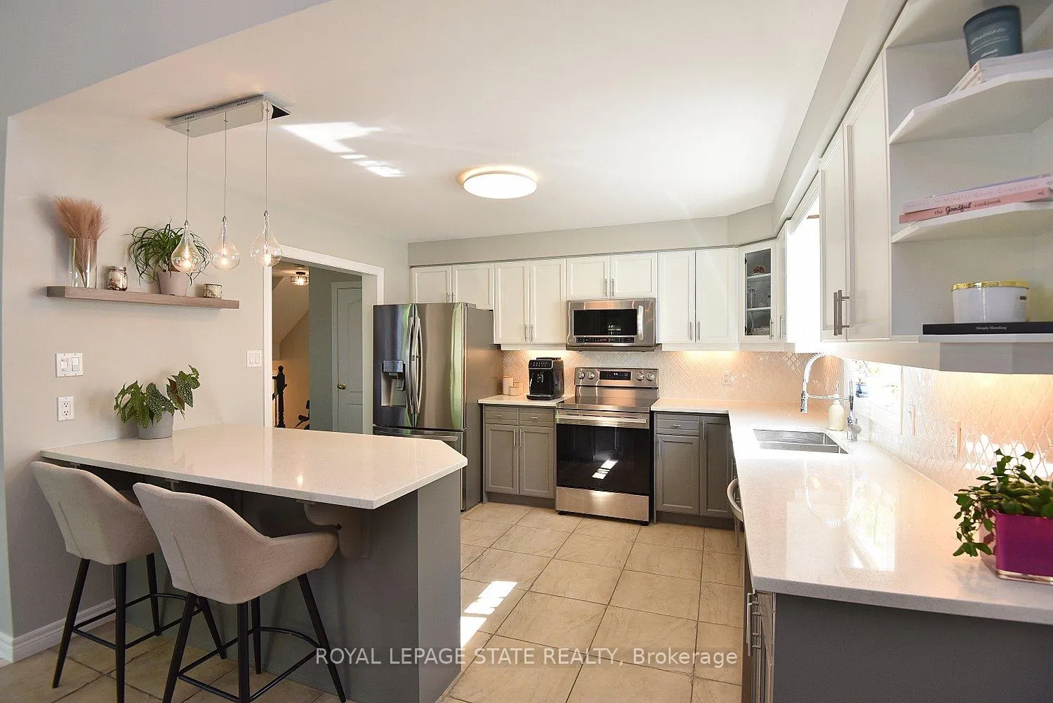 Photo 21 of 12 Wills Crescent, Hamilton, Binbrook — HOMEH